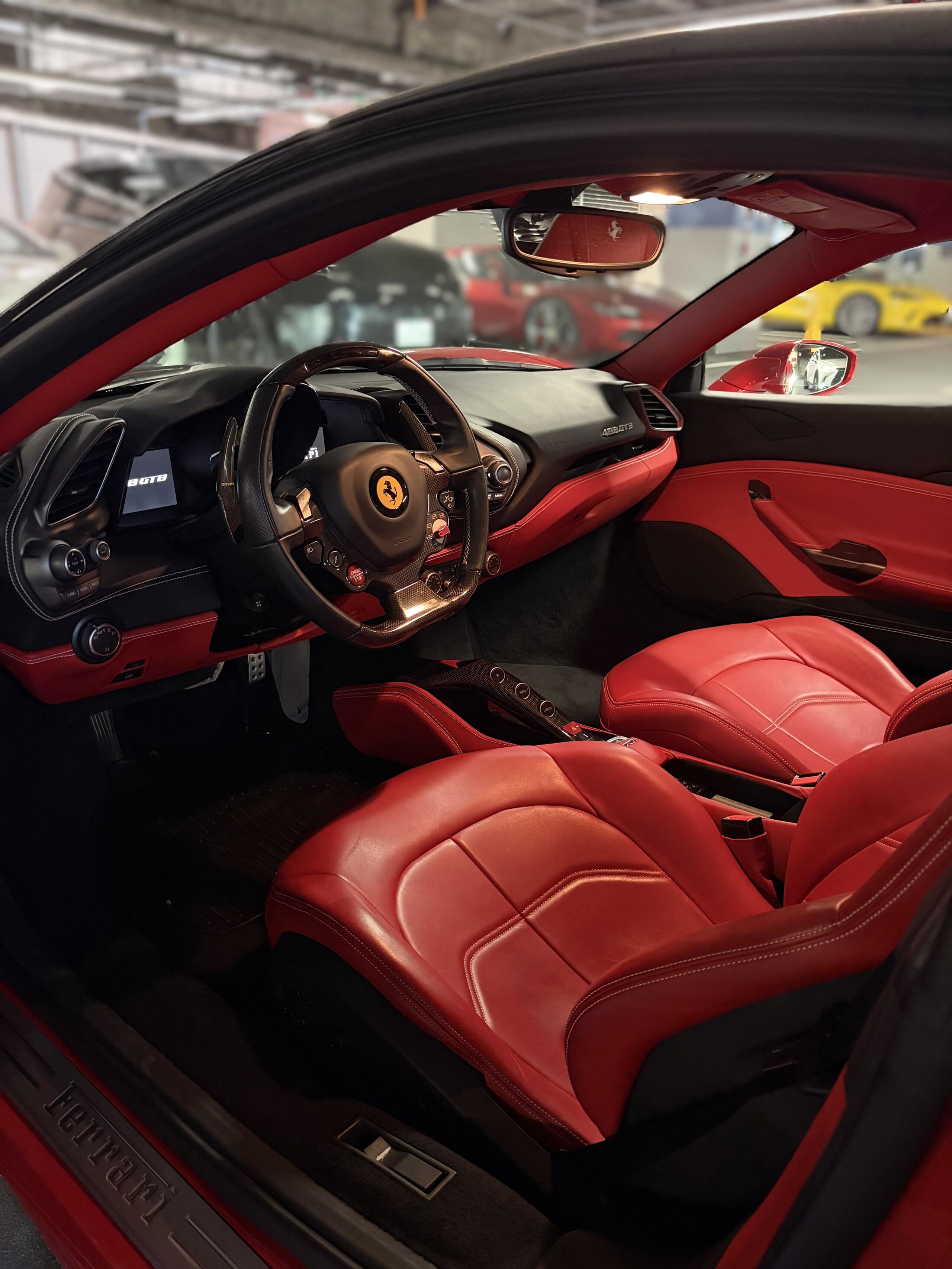 2016 Ferrari 488GTB — Photo 8 / 32