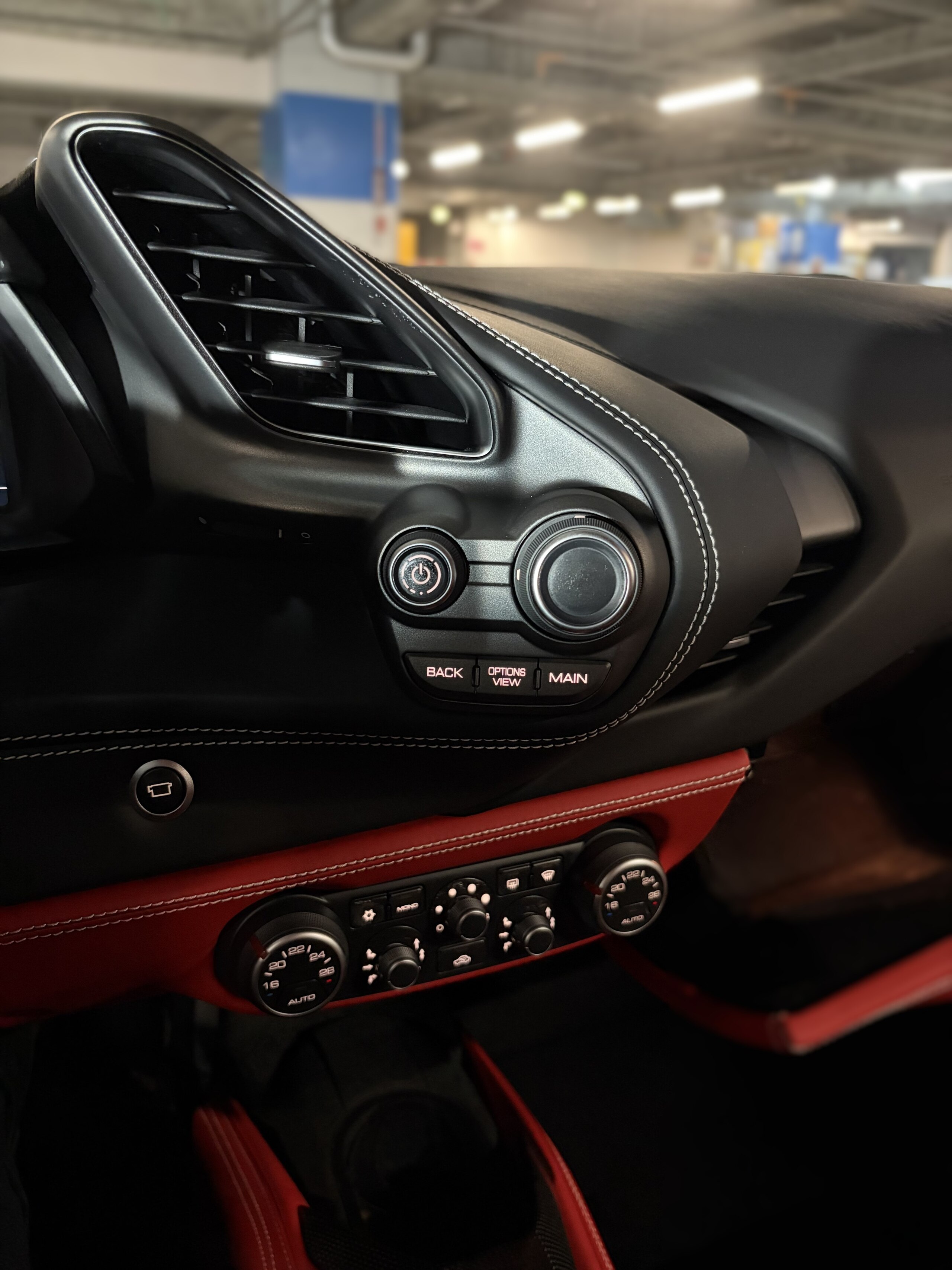 2016 Ferrari 488GTB — Photo 9 / 32