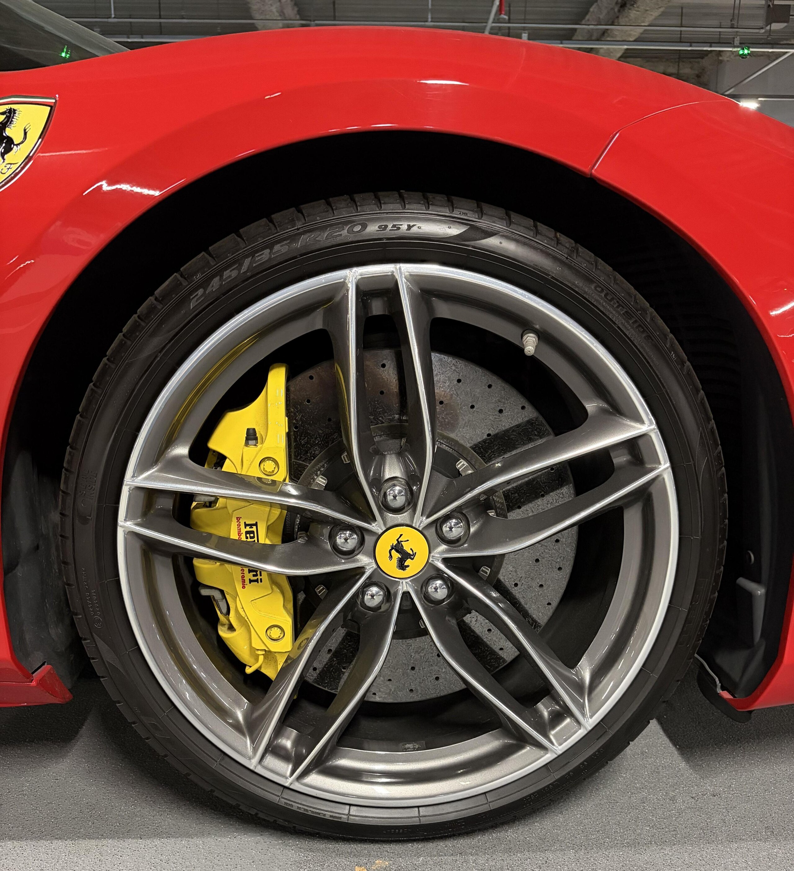 2016 Ferrari 488GTB — Photo 14 / 32