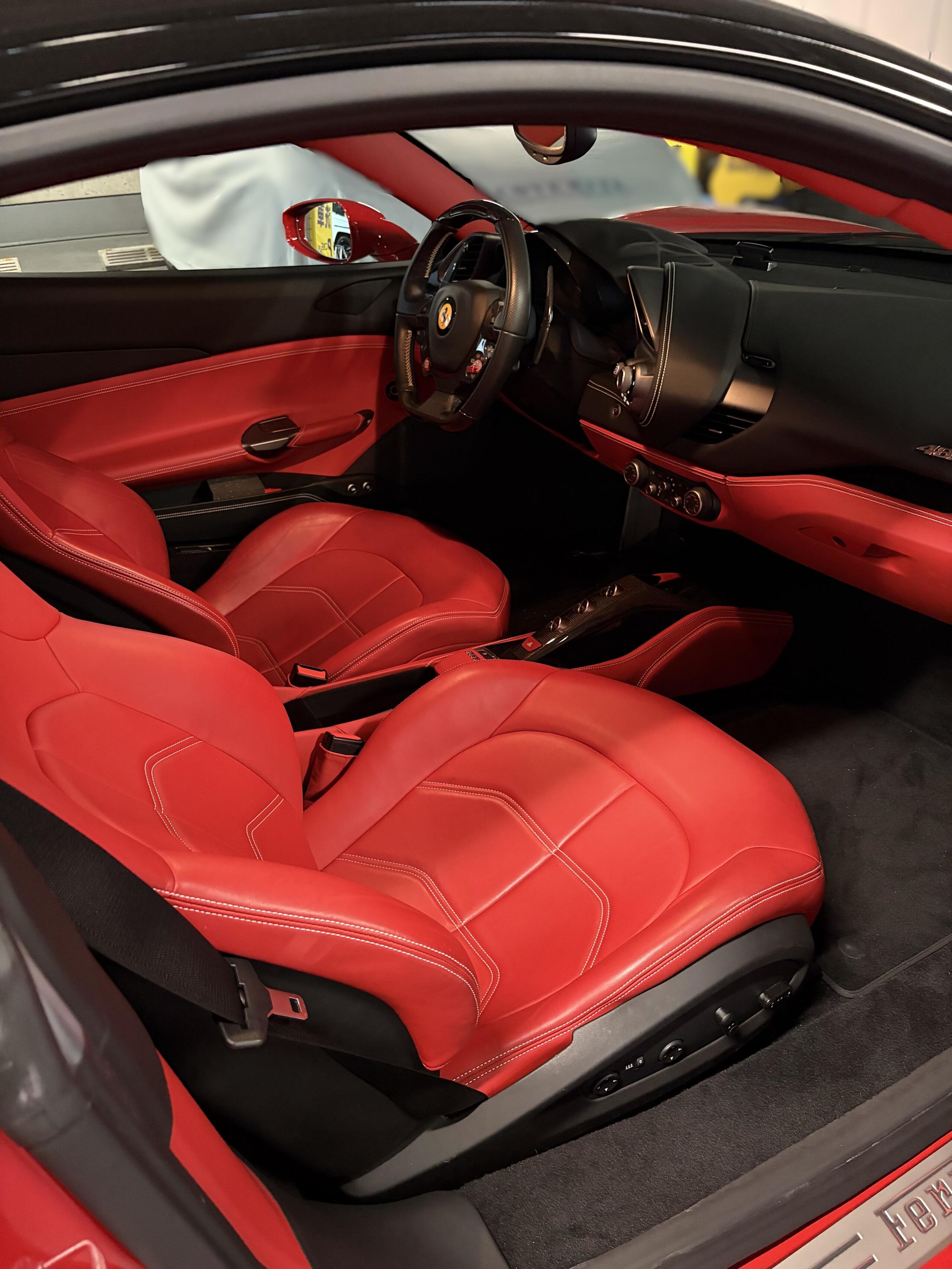 2016 Ferrari 488GTB — Photo 17 / 32