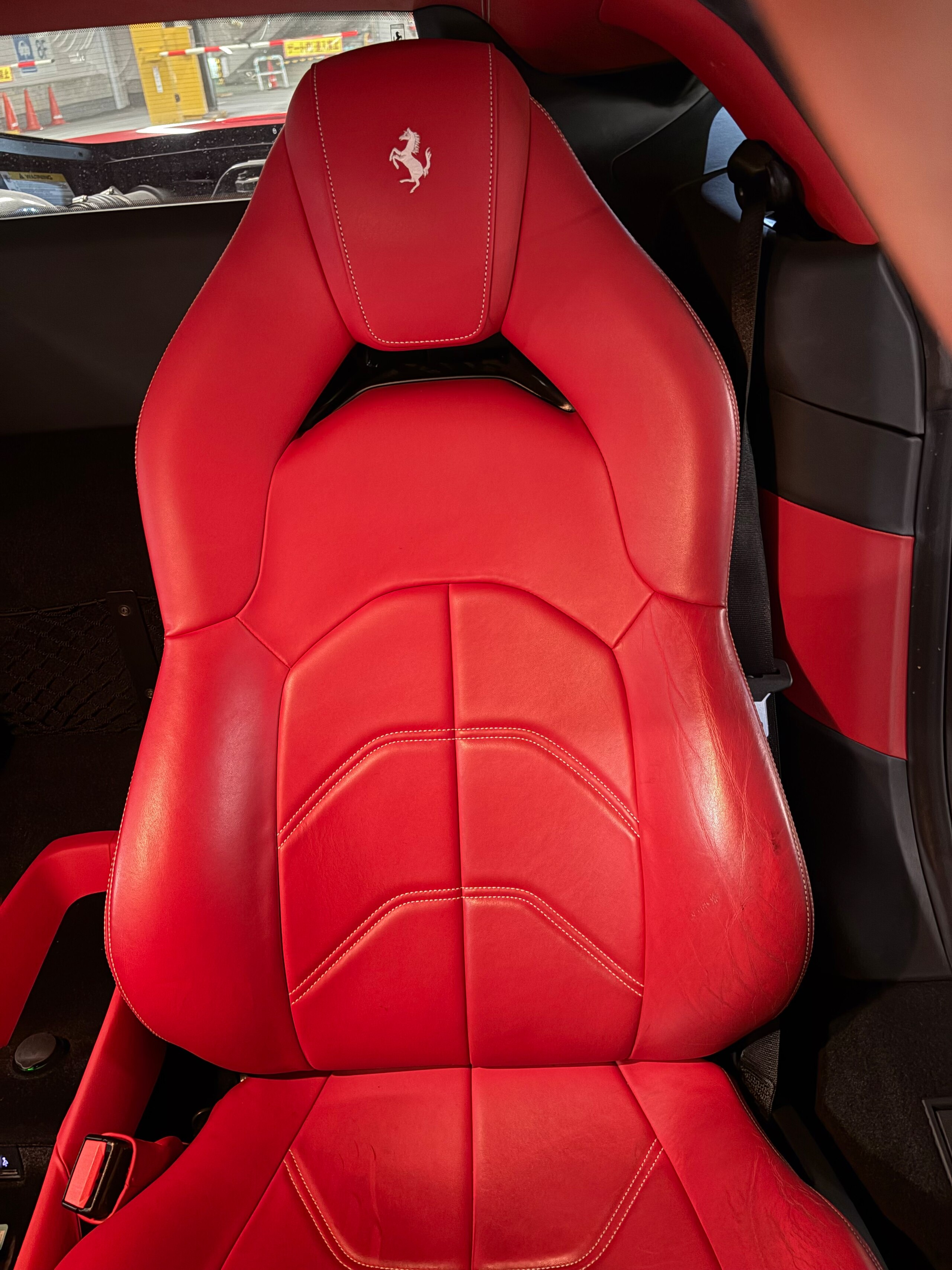 2016 Ferrari 488GTB — Photo 18 / 32
