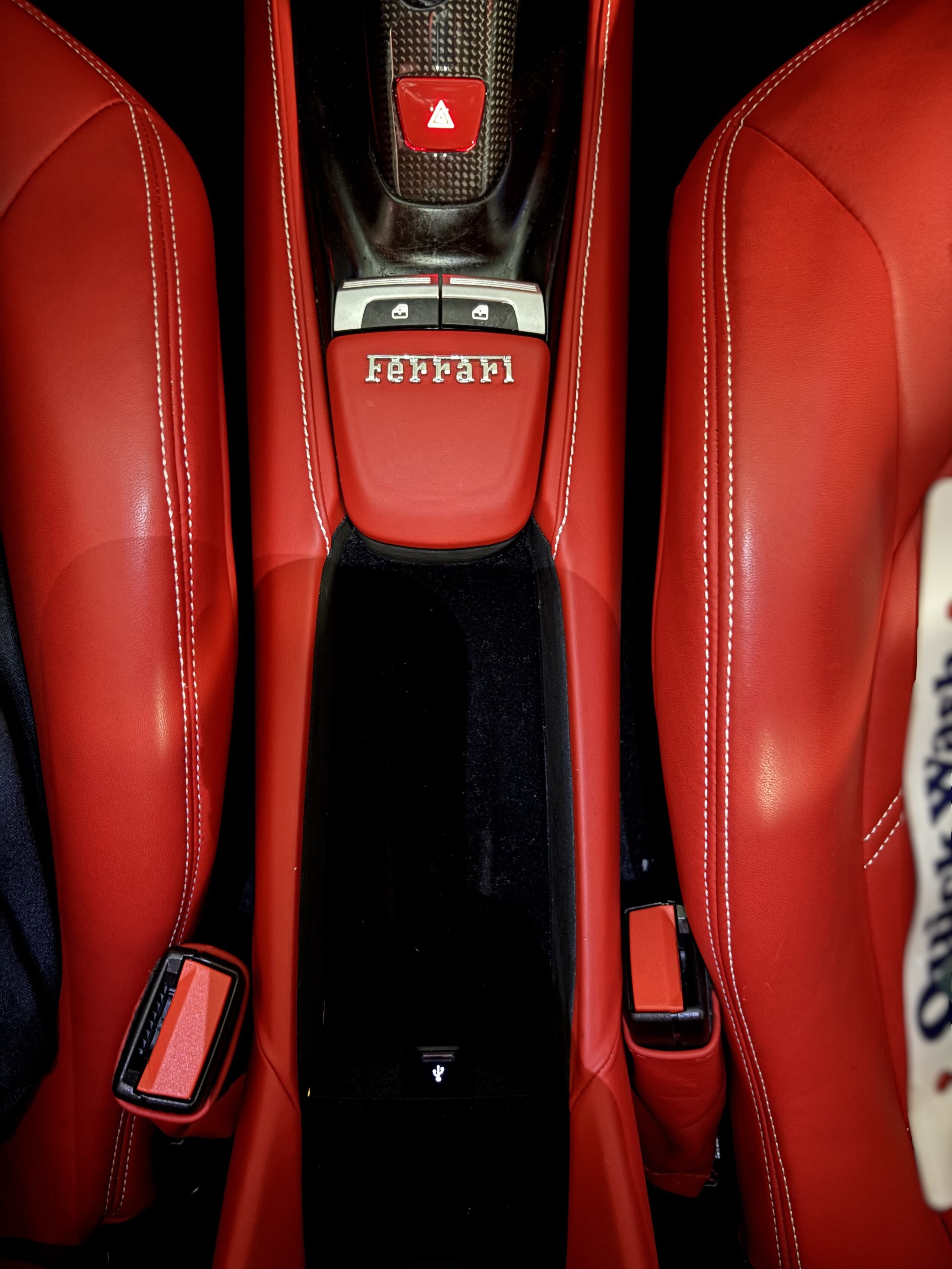 2016 Ferrari 488GTB — Photo 21 / 32