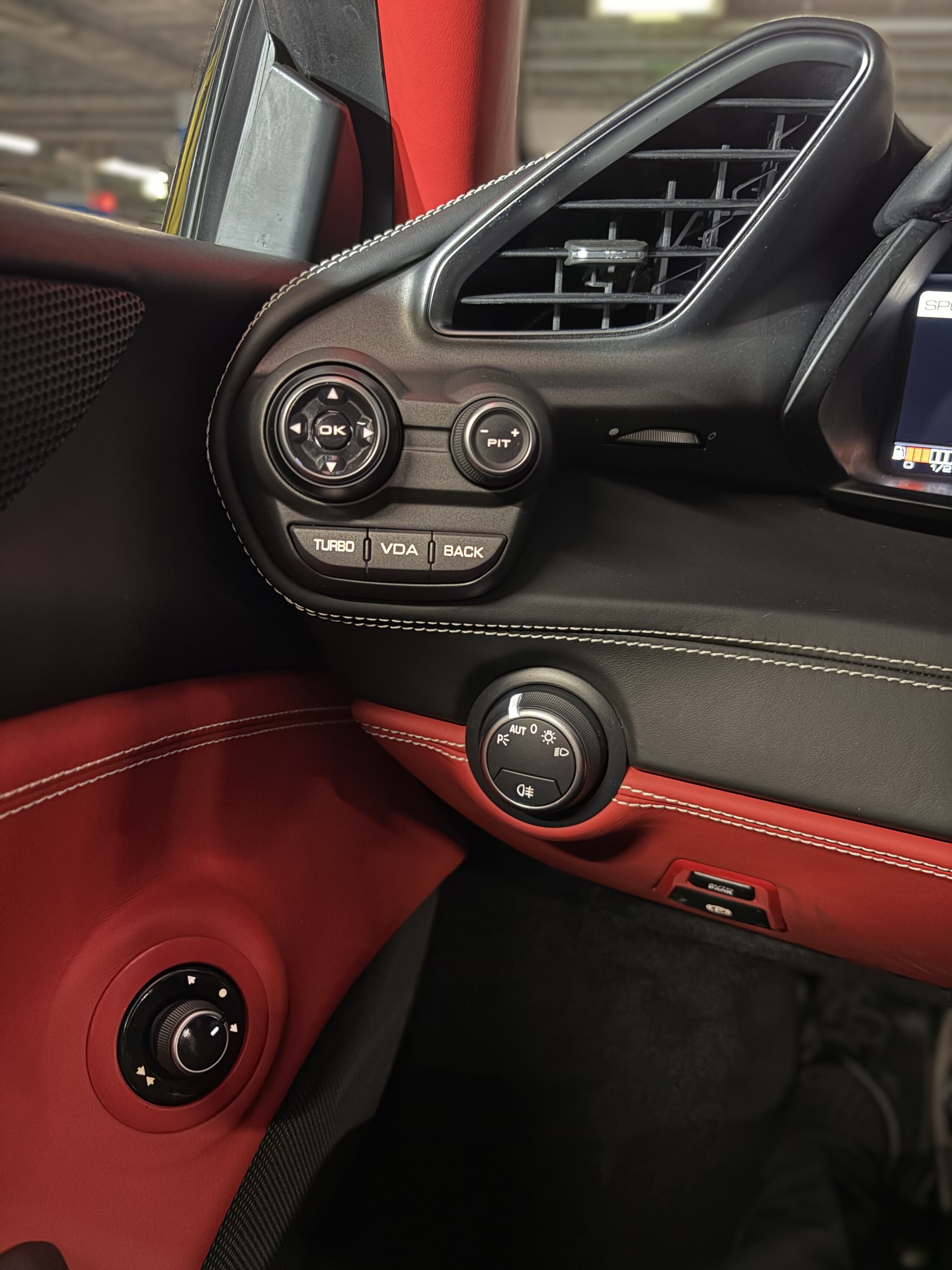 2016 Ferrari 488GTB — Photo 22 / 32