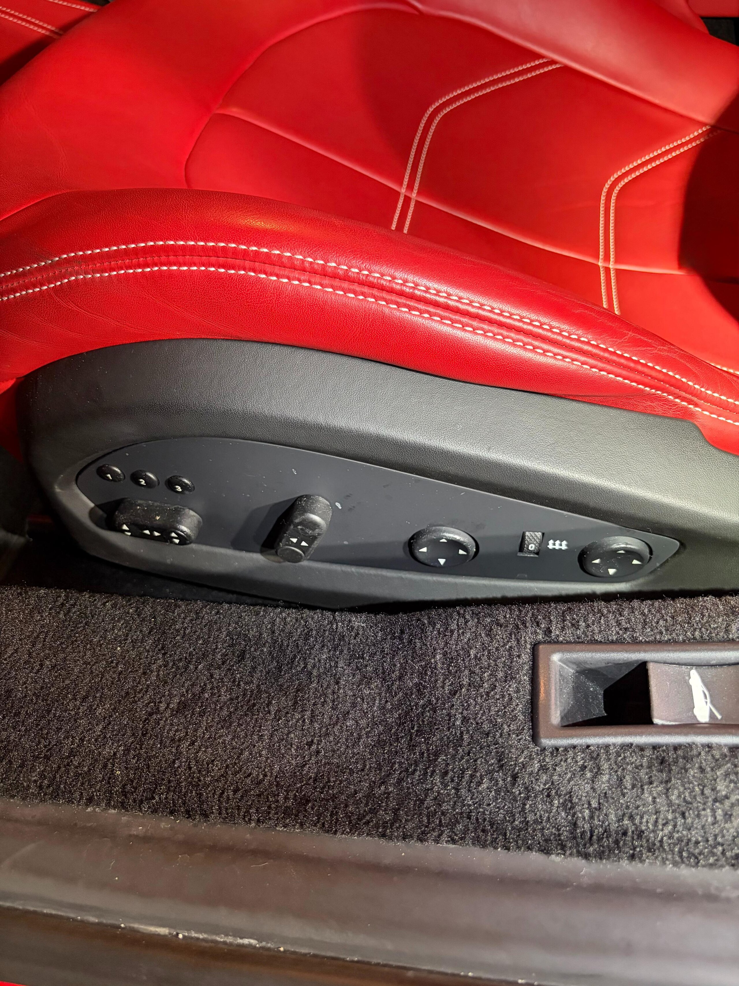 2016 Ferrari 488GTB — Photo 30 / 32