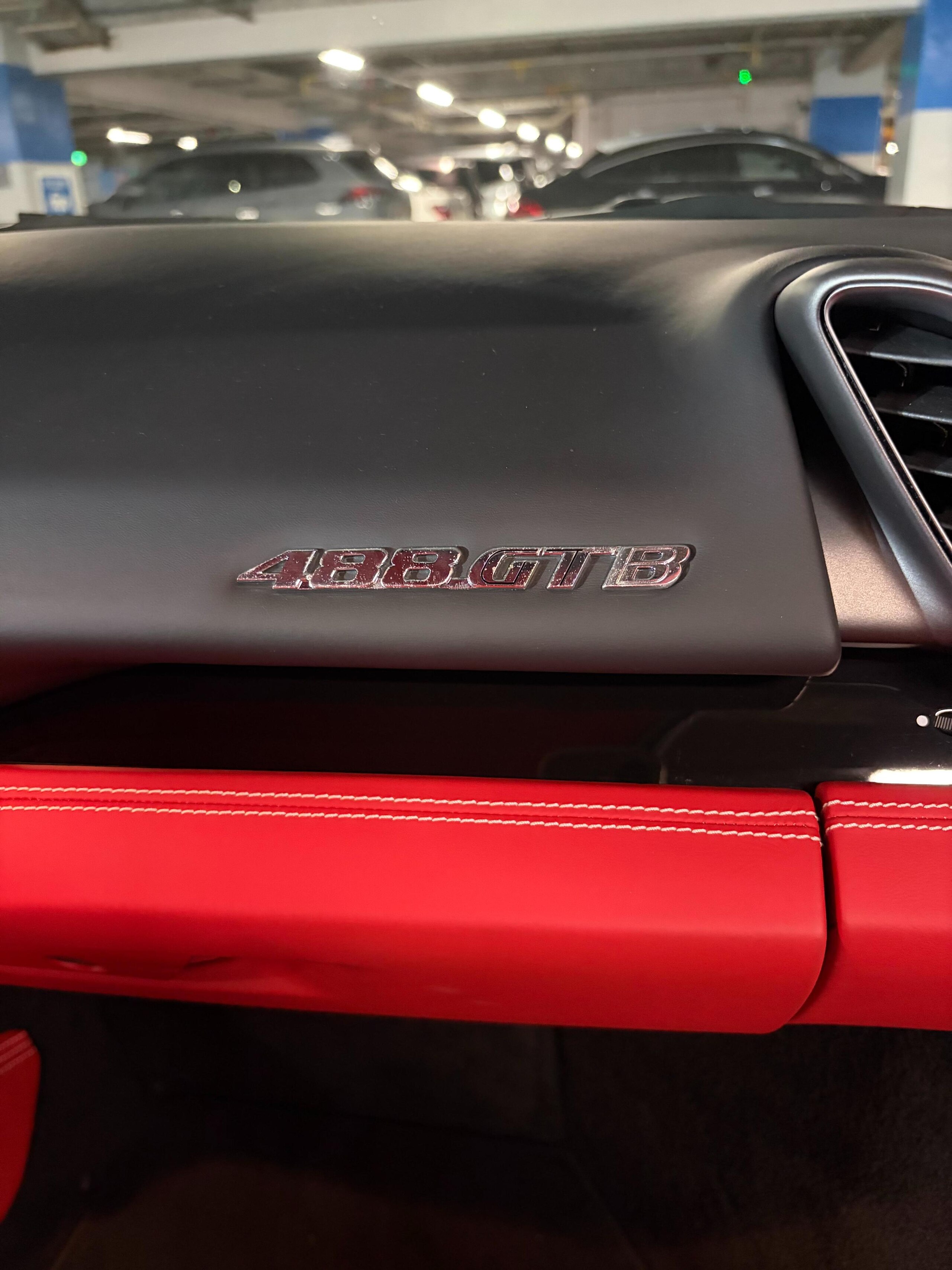 2016 Ferrari 488GTB — Photo 31 / 32