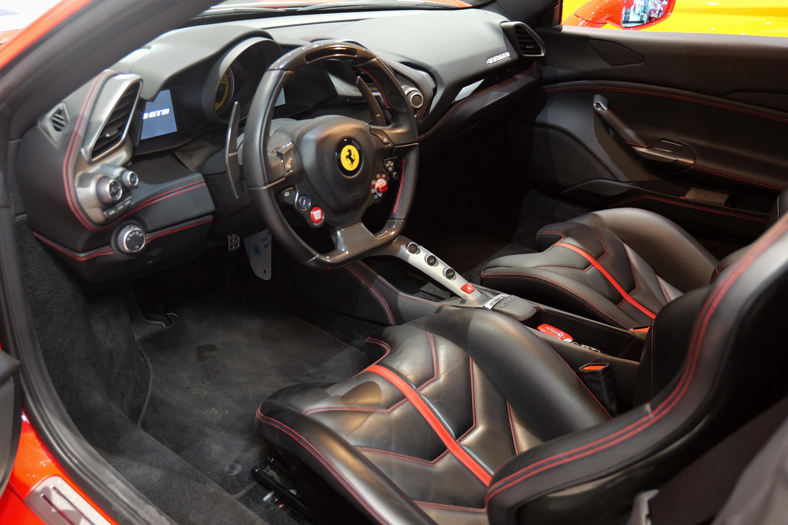 2016 Ferrari 488GTB — Photo 6 / 20