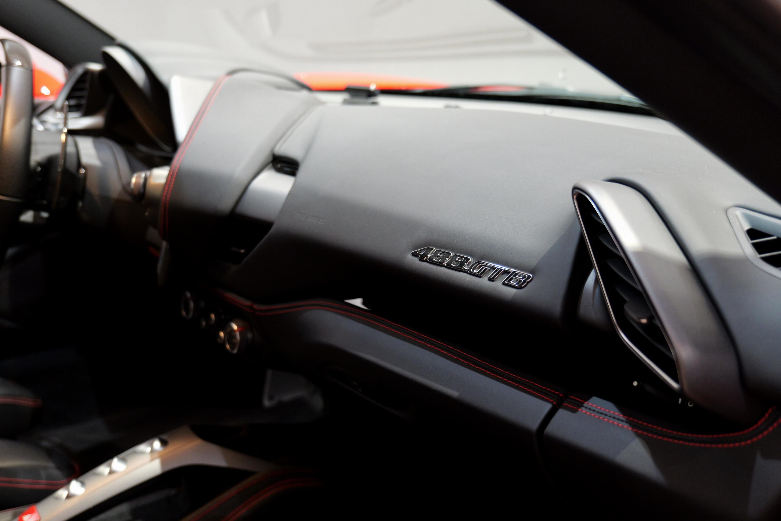 2016 Ferrari 488GTB — Photo 9 / 20
