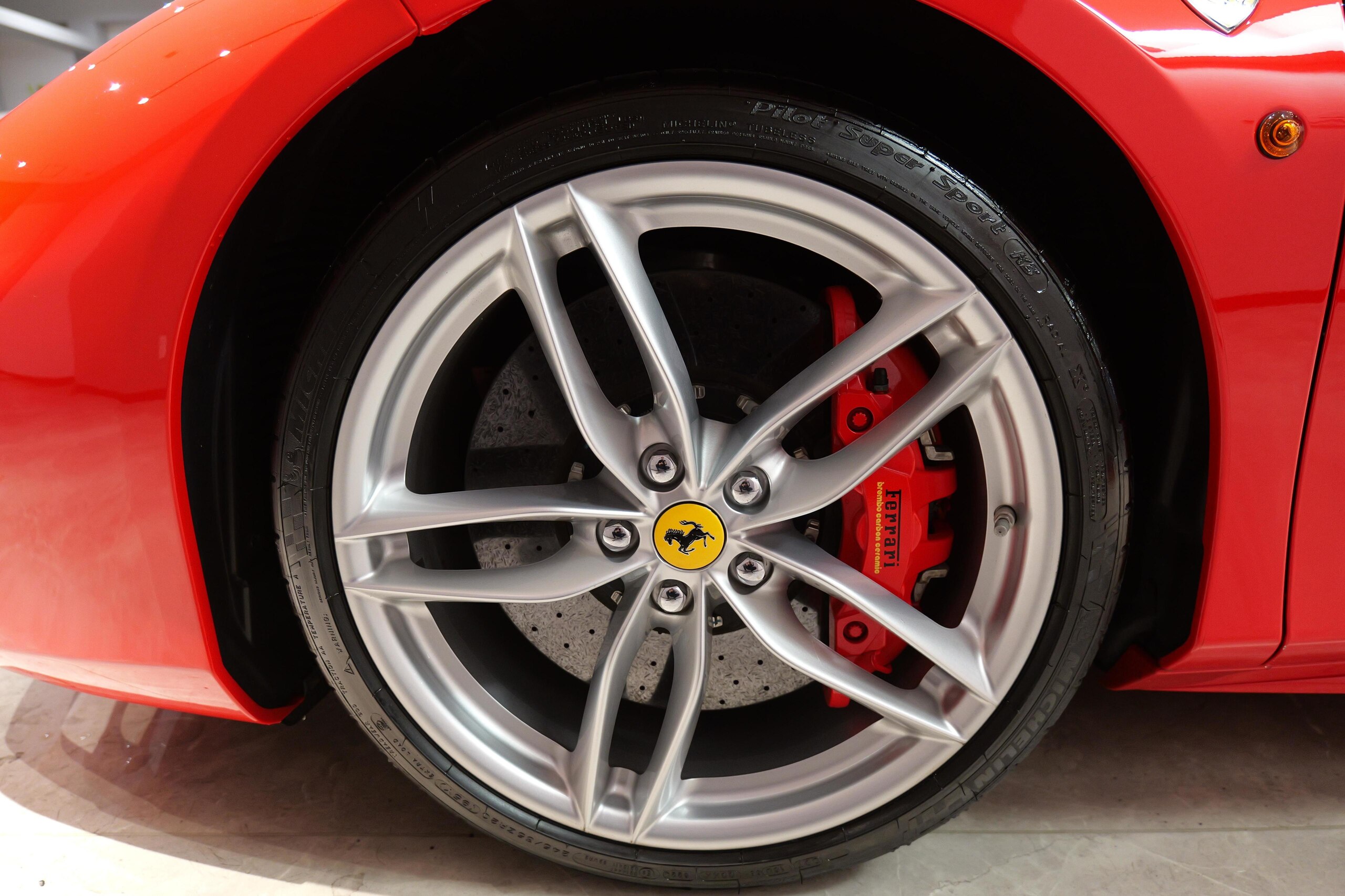 2016 Ferrari 488GTB — Photo 19 / 20