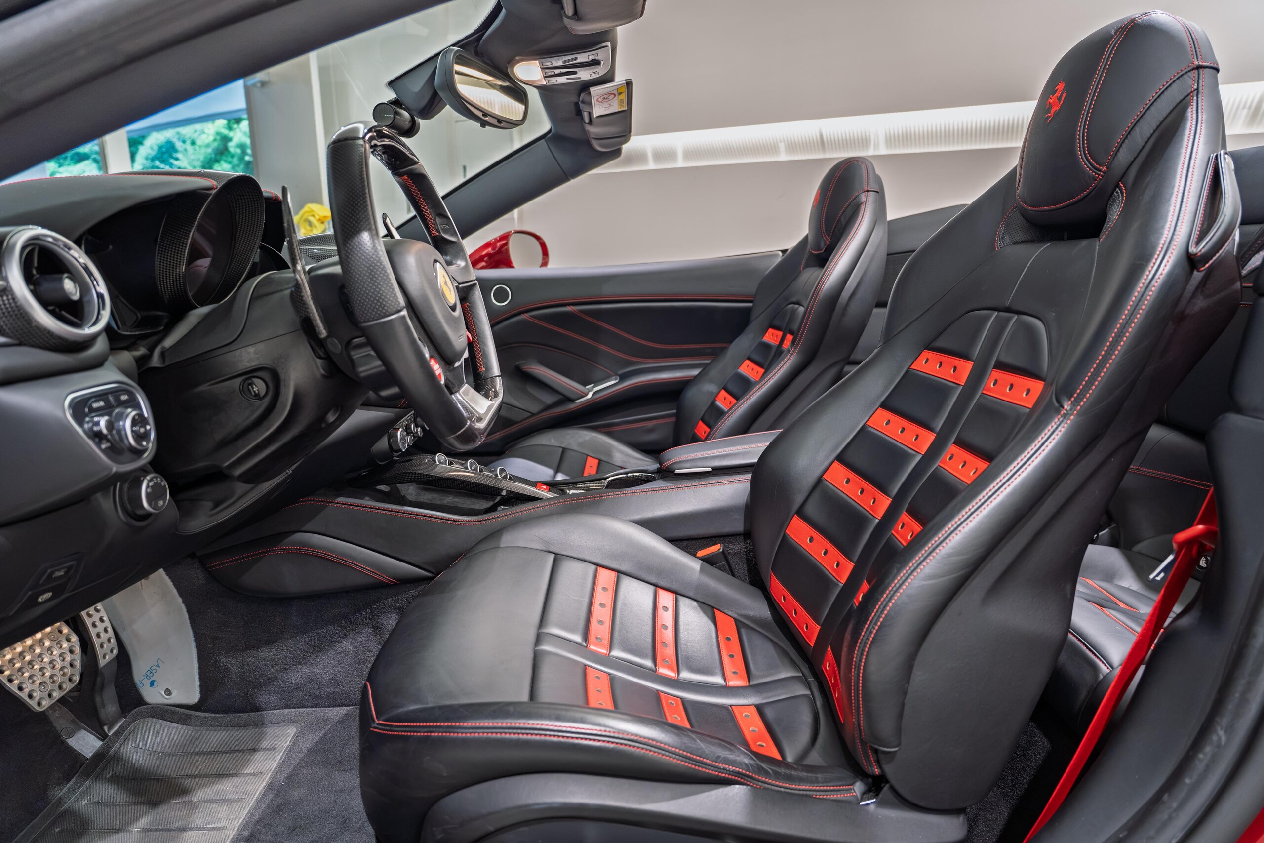 2016 Ferrari California T — Photo 8 / 37