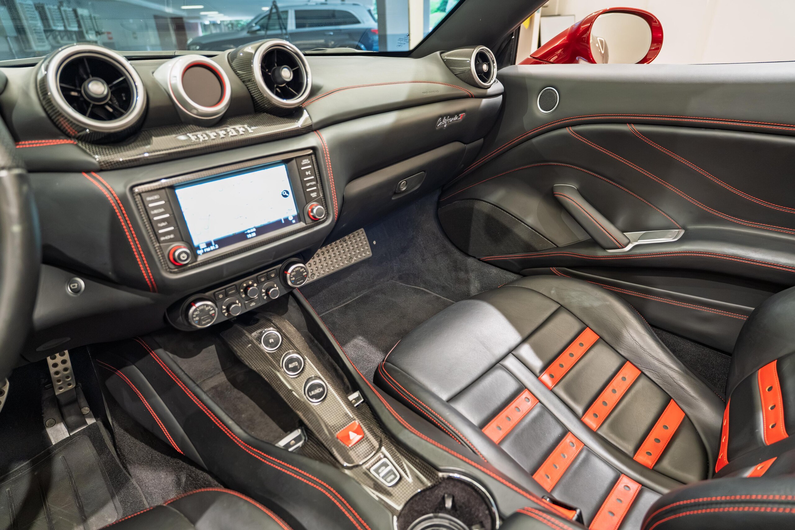 2016 Ferrari California T — Photo 9 / 37