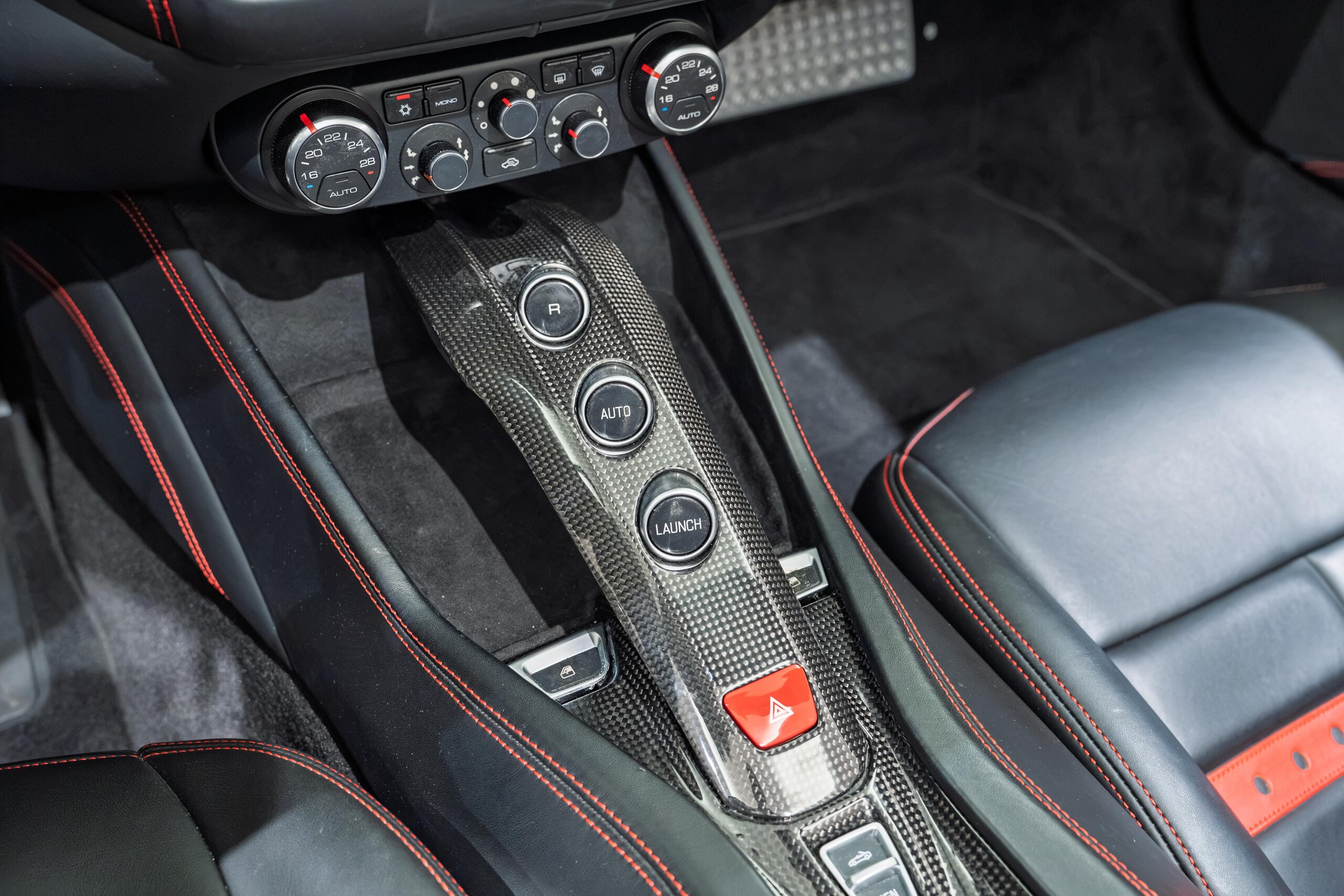 2016 Ferrari California T — Photo 10 / 37