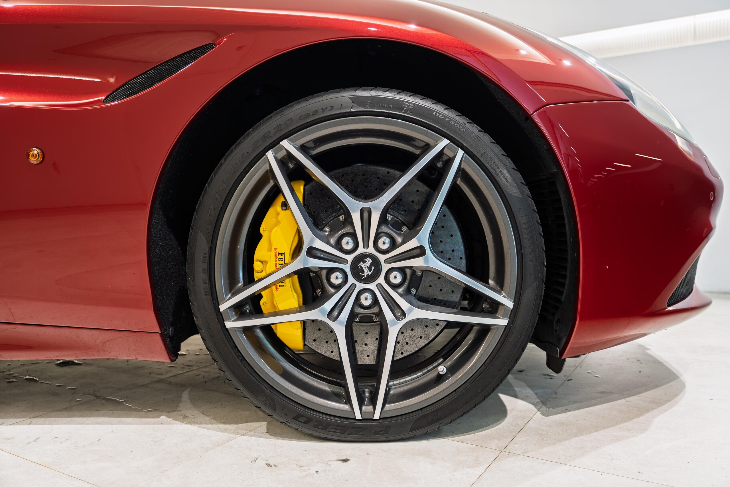 2016 Ferrari California T — Photo 12 / 37
