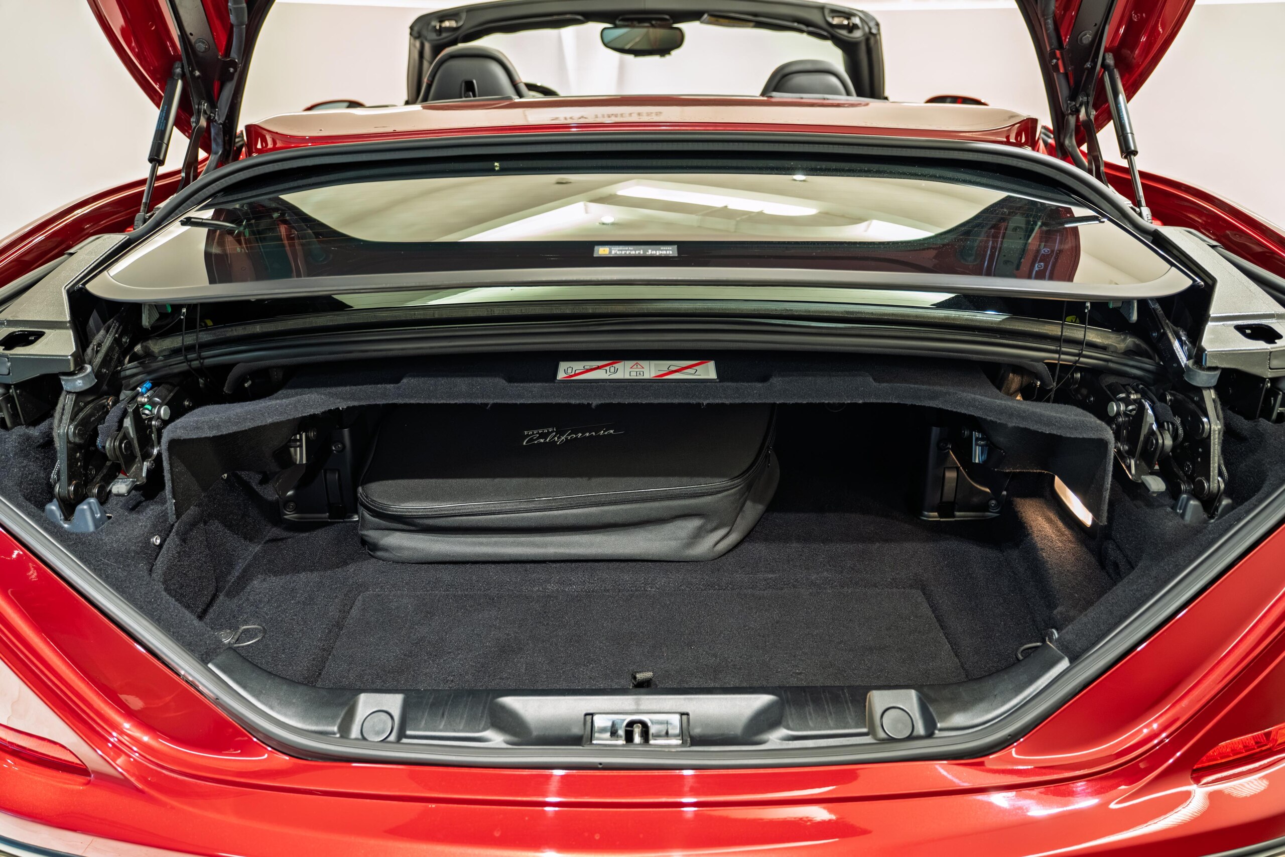 2016 Ferrari California T — Photo 16 / 37