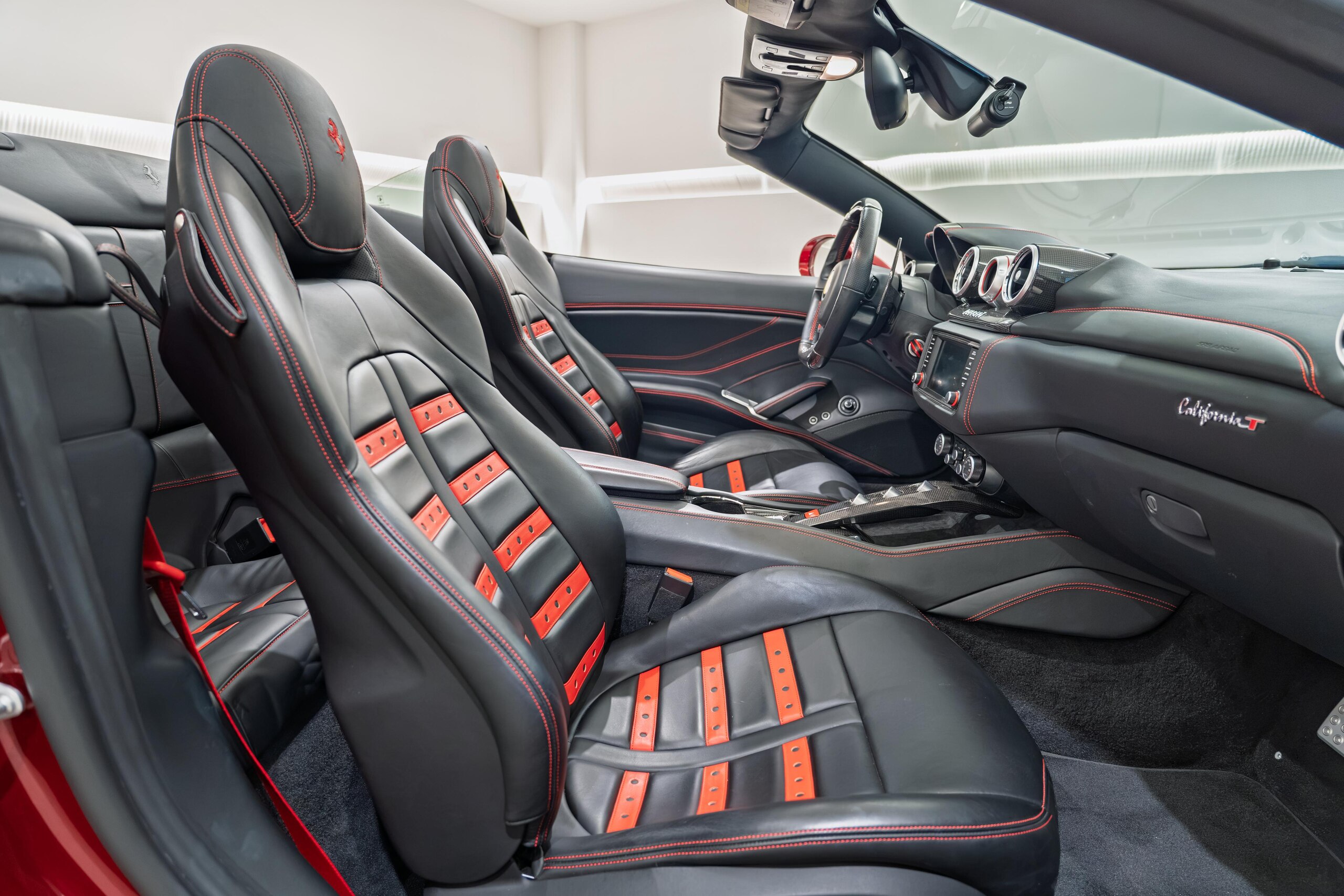 2016 Ferrari California T — Photo 19 / 37