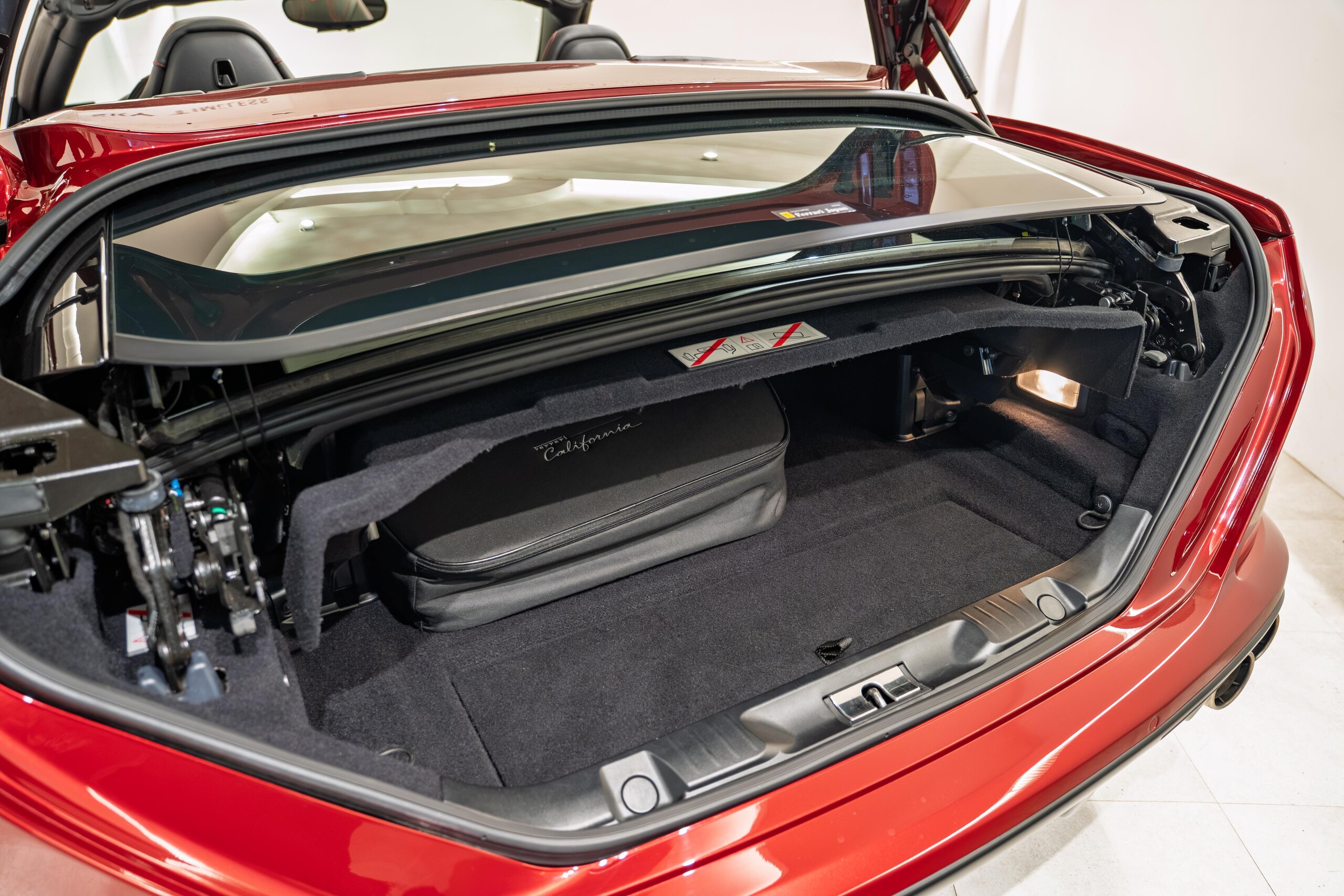 2016 Ferrari California T — Photo 32 / 37