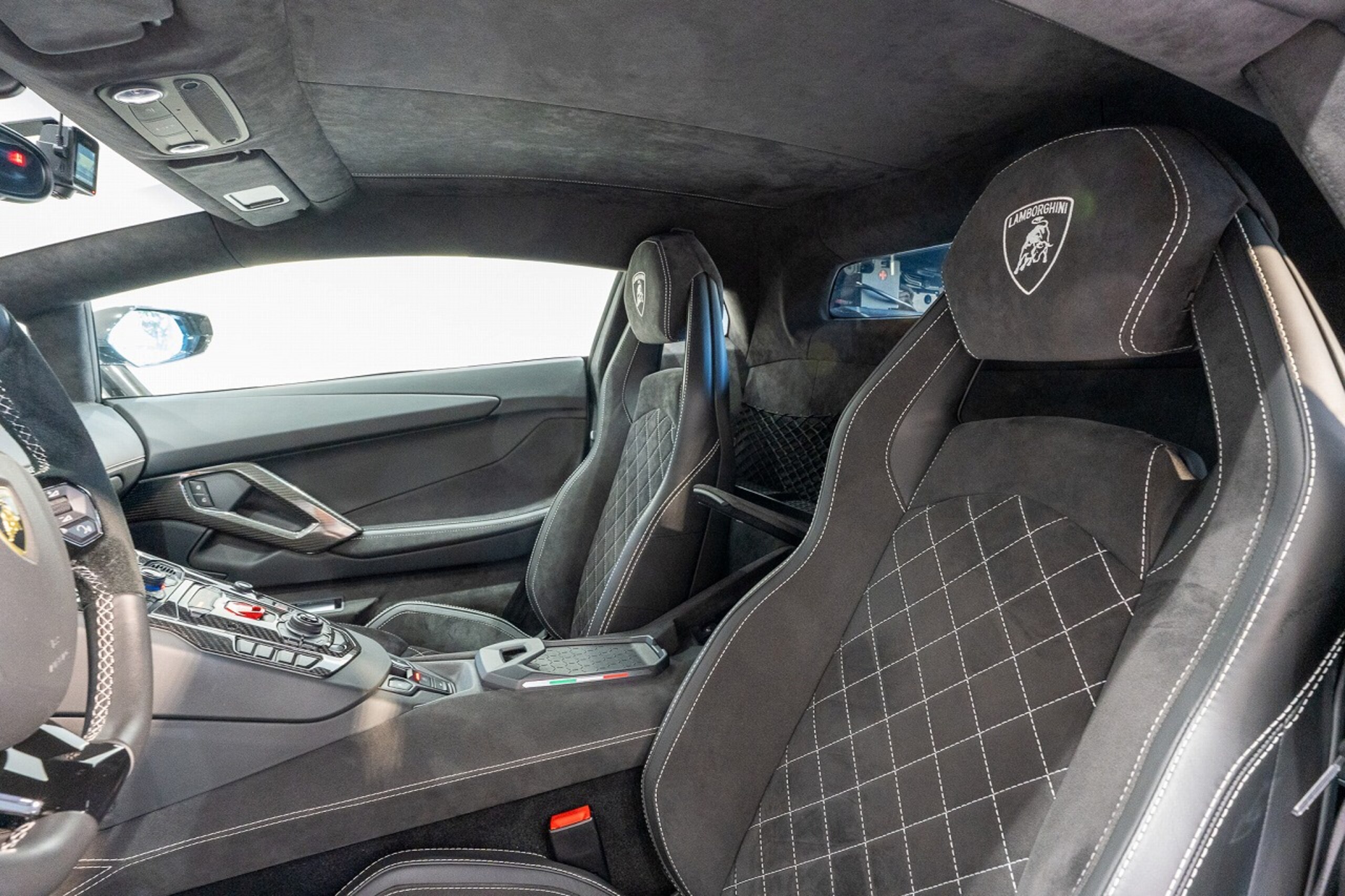 2016 Lamborghini Aventador — Photo 7 / 19