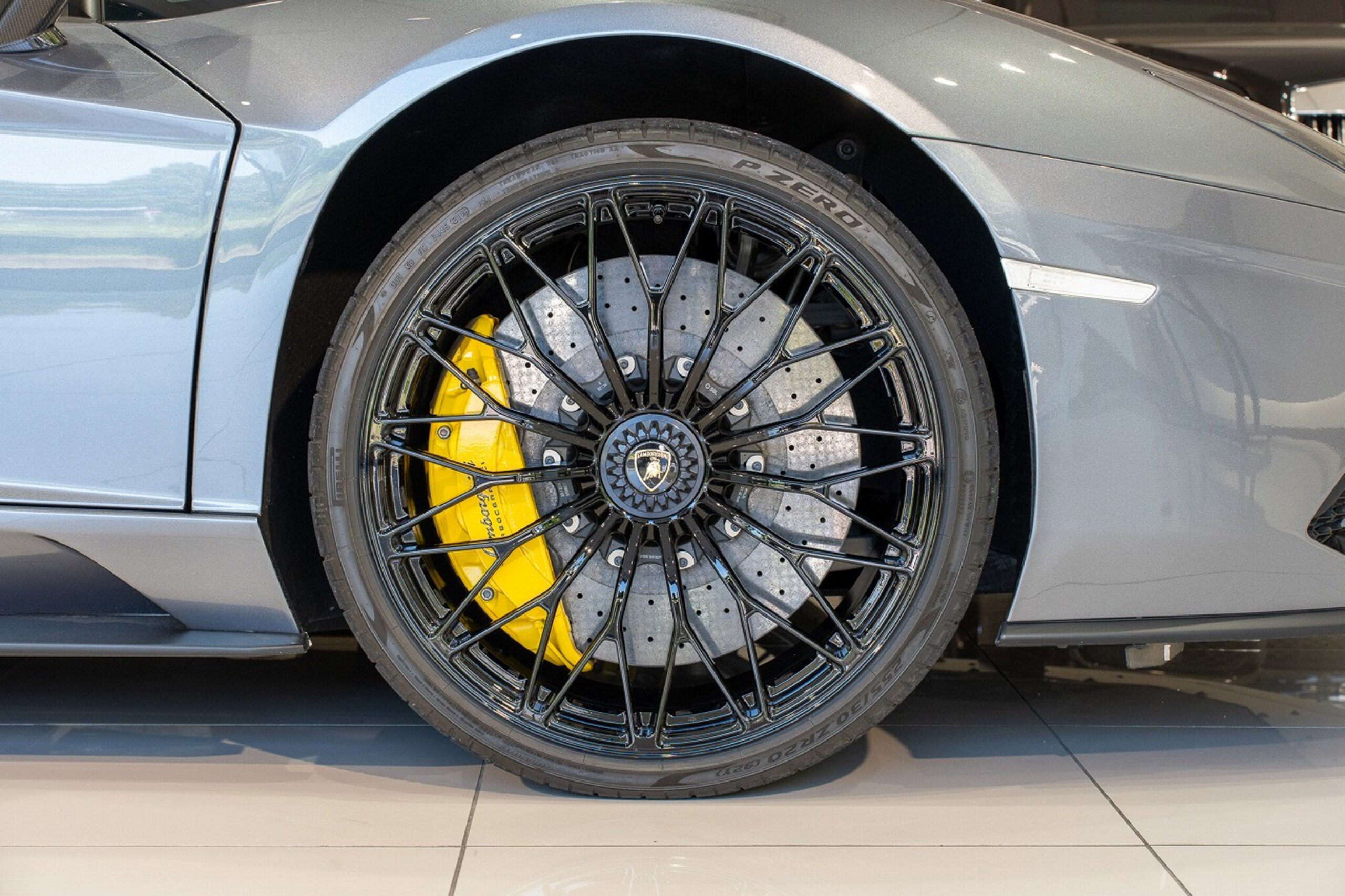 2016 Lamborghini Aventador — Photo 11 / 19