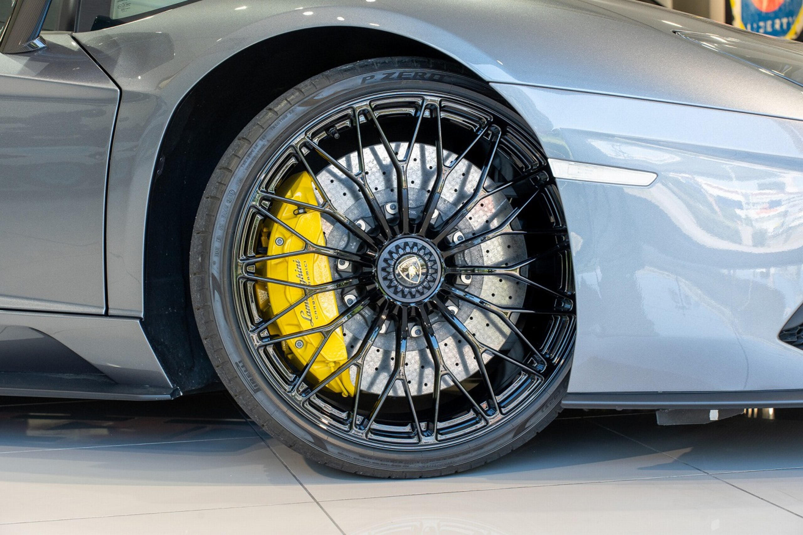2016 Lamborghini Aventador — Photo 17 / 19