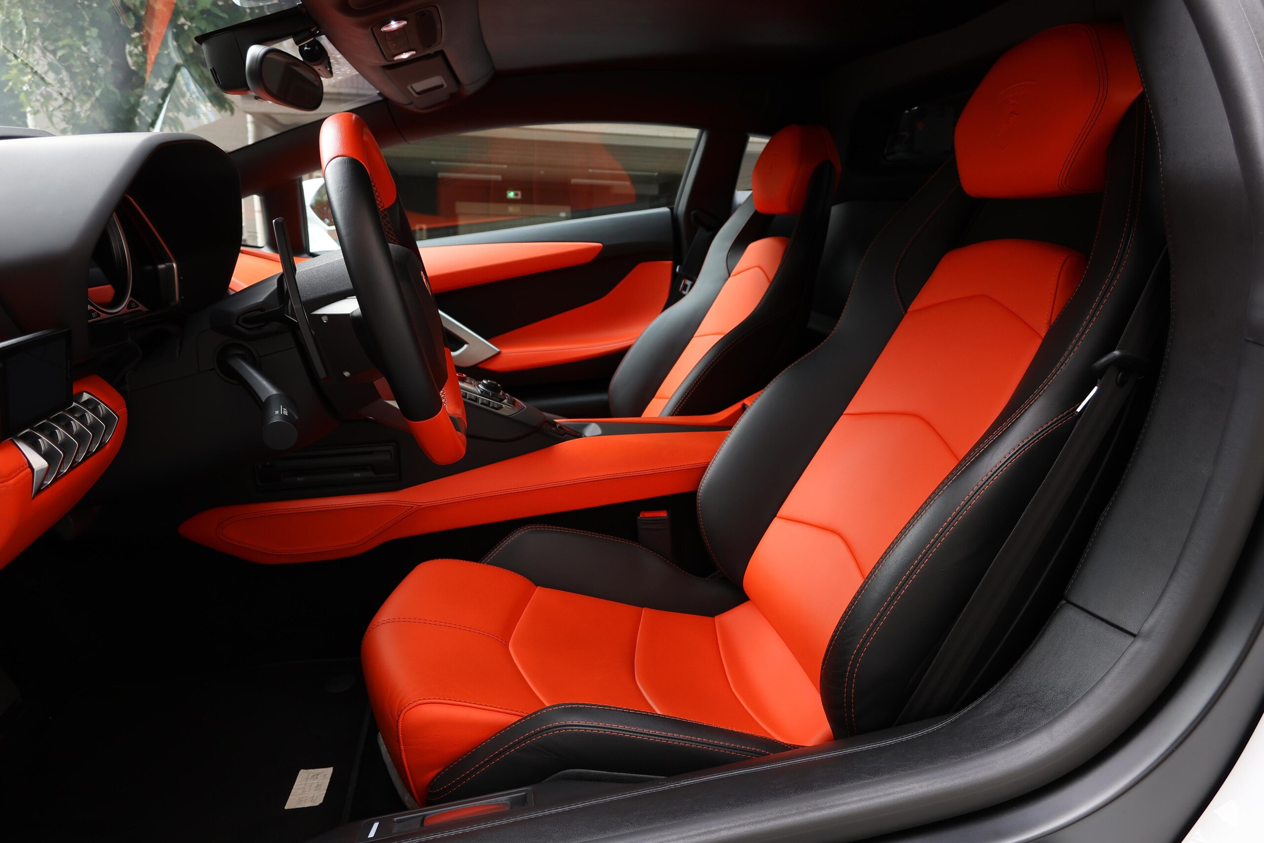 2016 Lamborghini Aventador LP700-4 — Photo 6 / 13