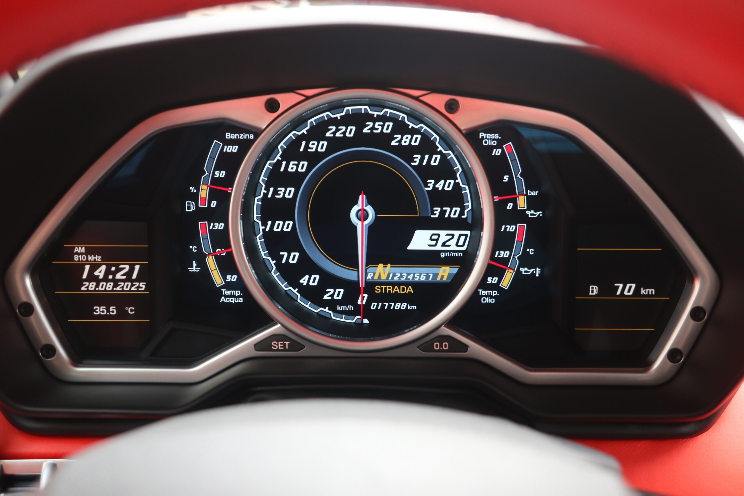 2016 Lamborghini Aventador LP700-4 — Photo 8 / 13