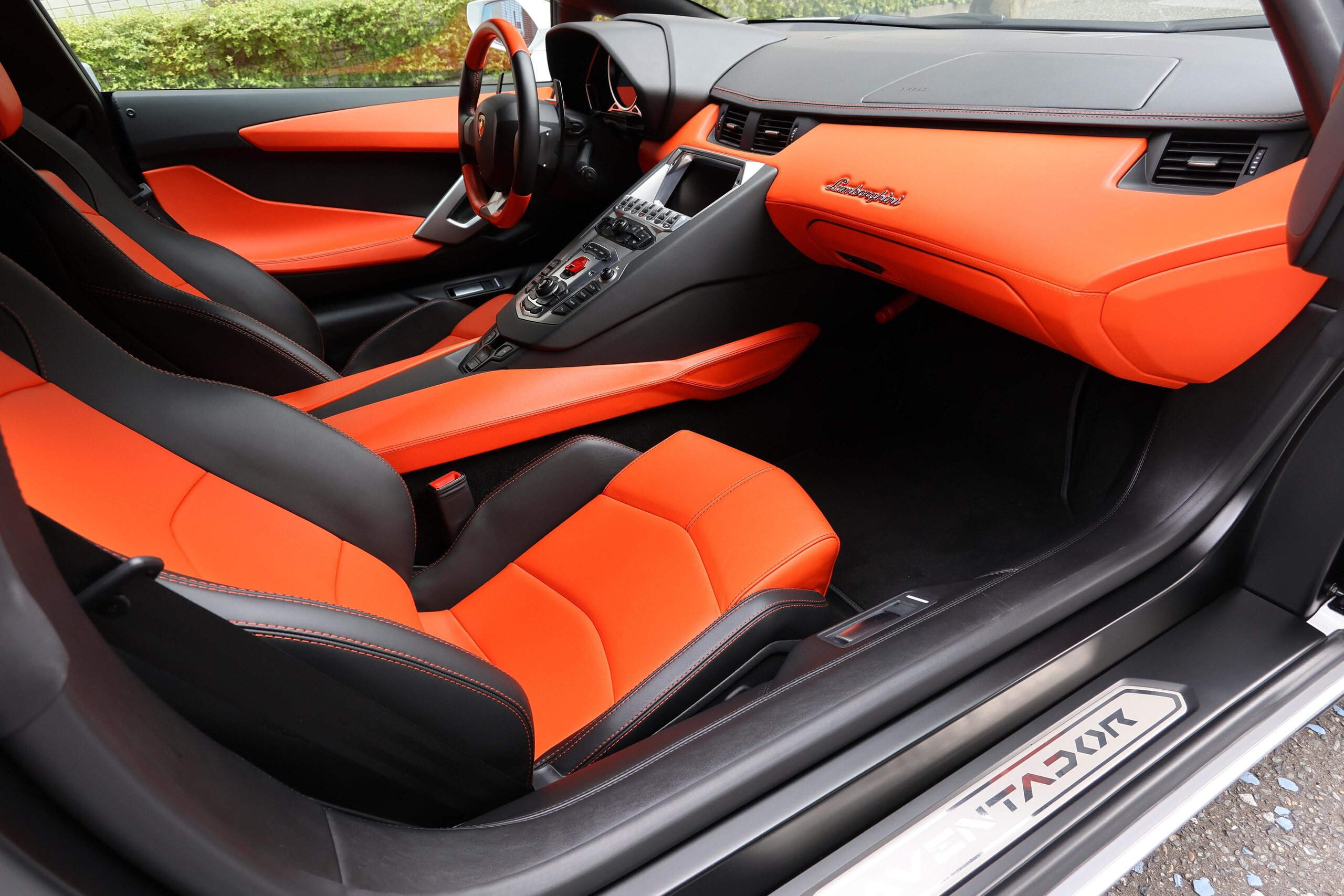 2016 Lamborghini Aventador LP700-4 — Photo 10 / 13