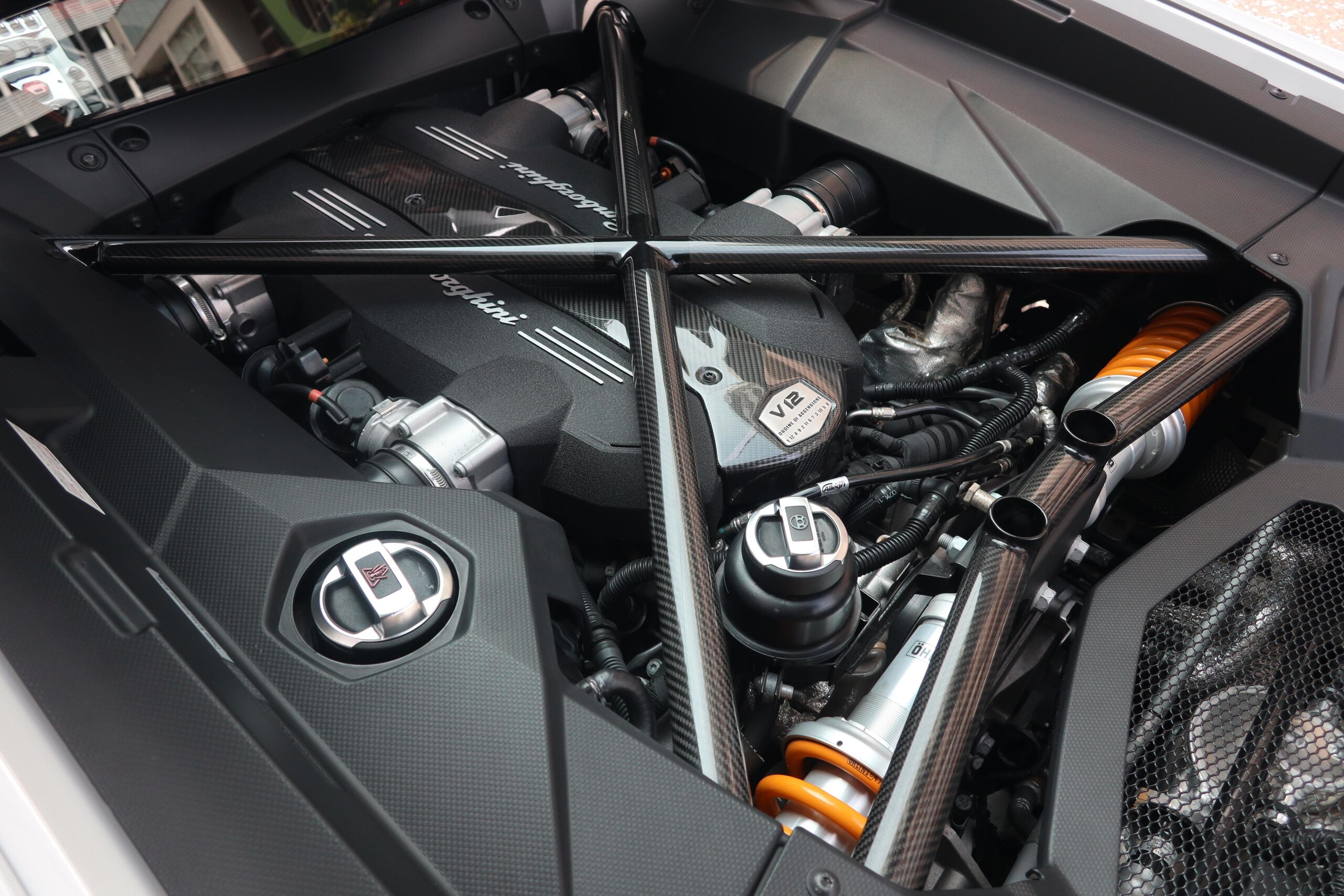 2016 Lamborghini Aventador LP700-4 — Photo 12 / 13