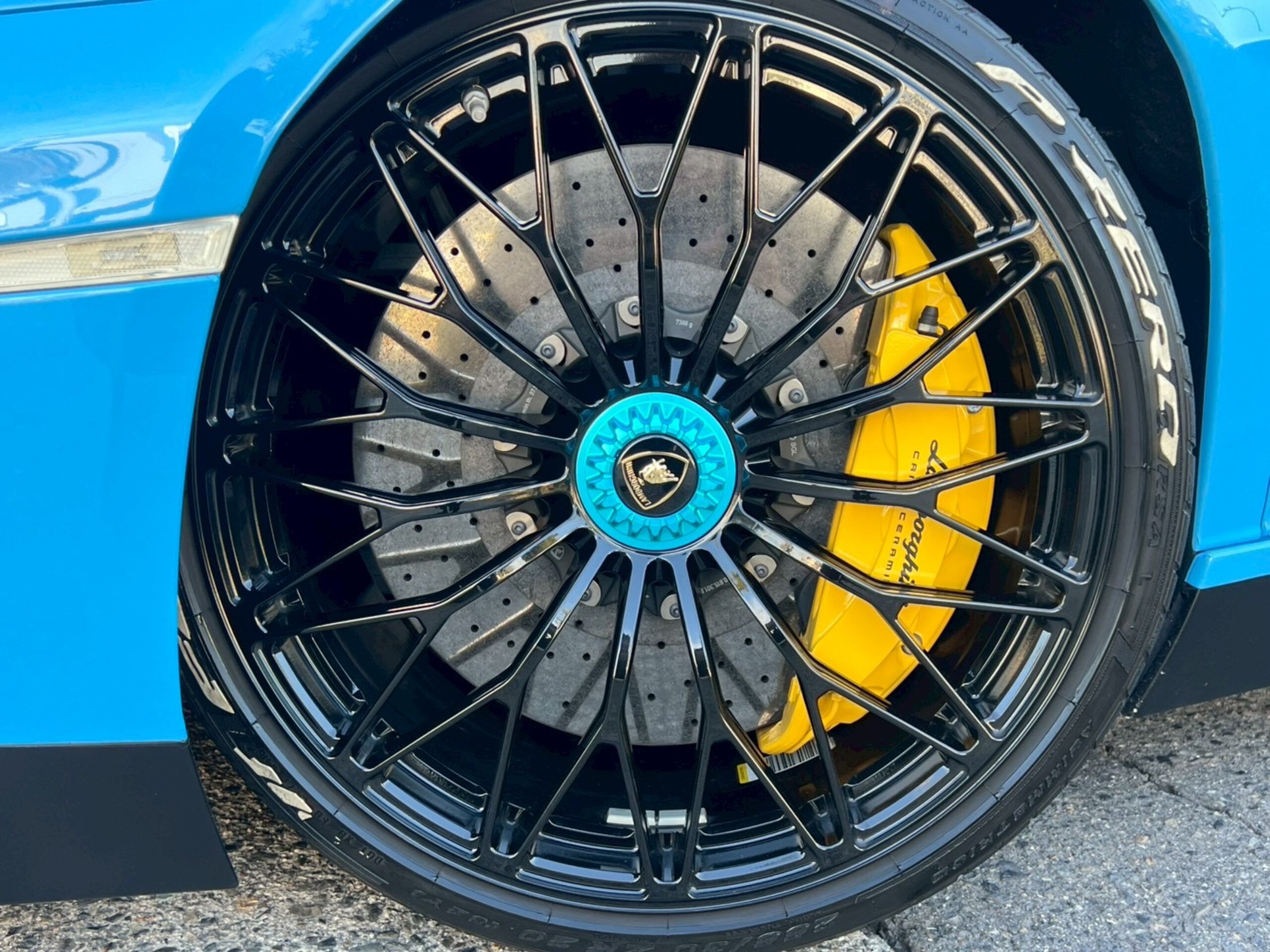 2016 Lamborghini Aventador LP750-4 Superveloce — Photo 18 / 77