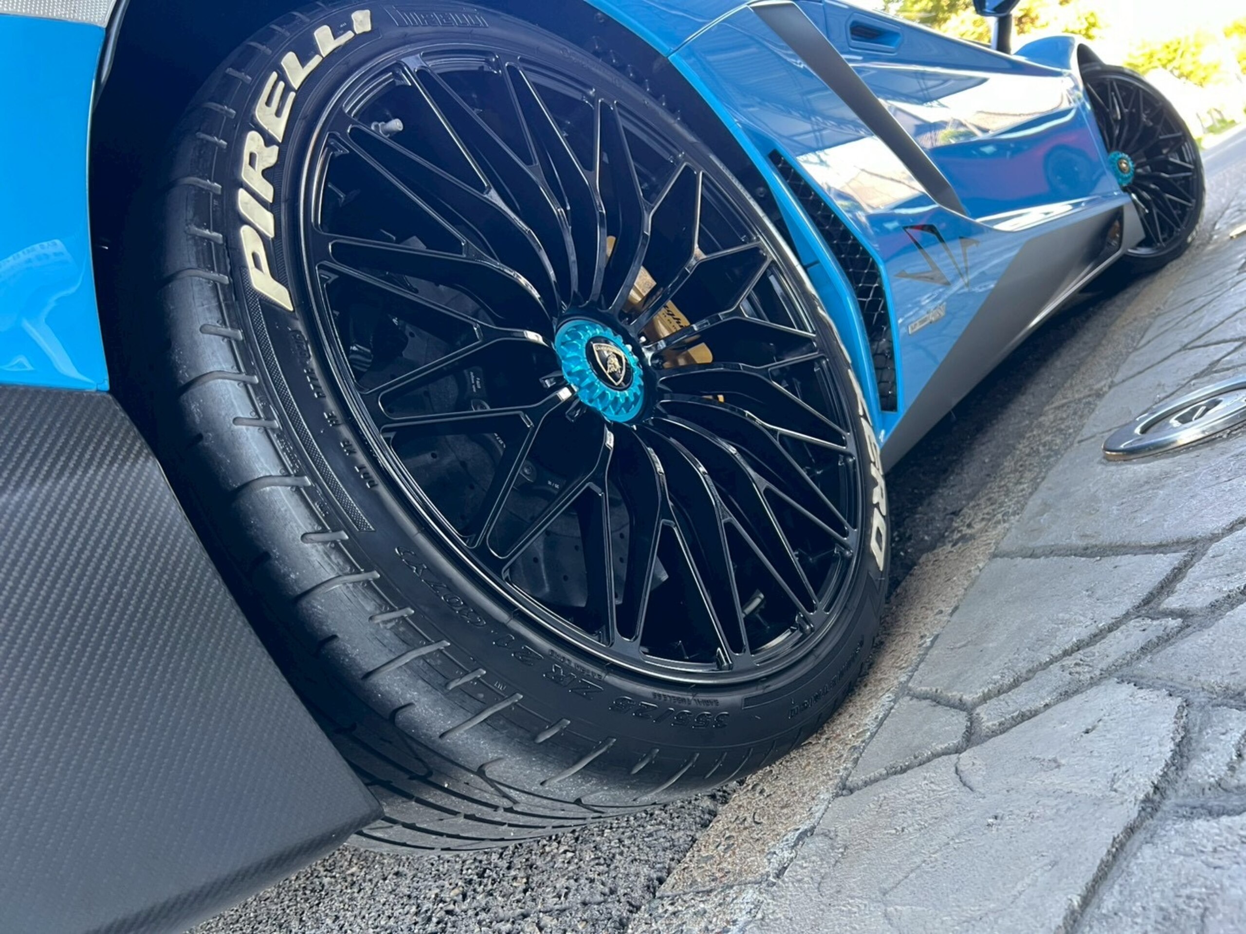 2016 Lamborghini Aventador LP750-4 Superveloce — Photo 36 / 77