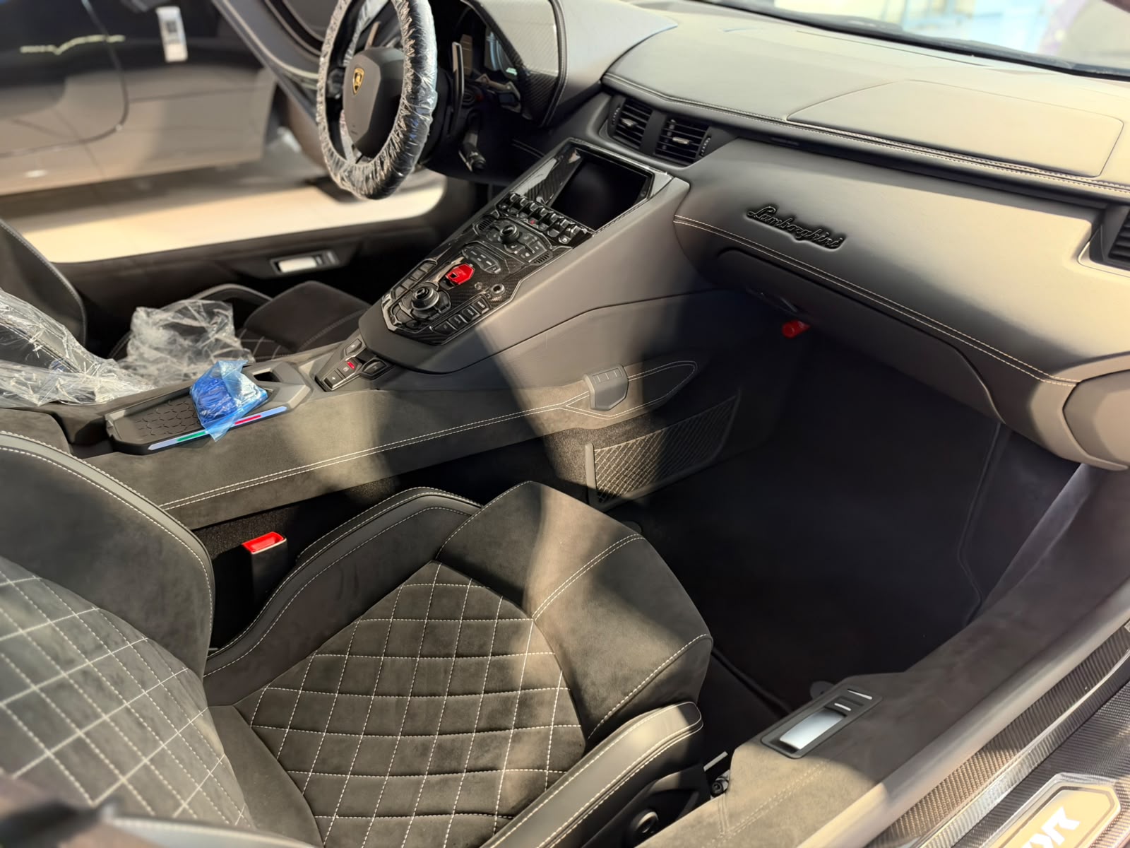 2016 Lamborghini Aventador S — Photo 6 / 7