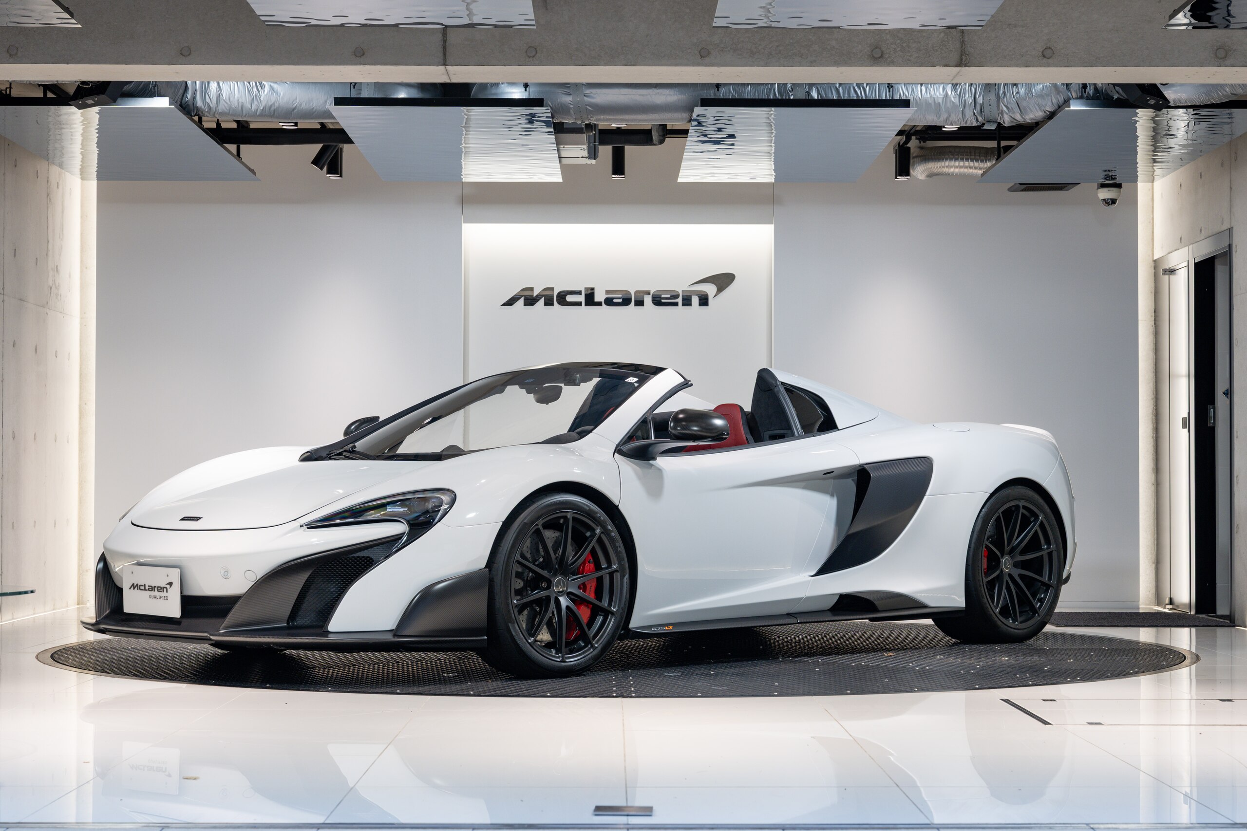 2016 McLaren 675LT Spider Carbon engine bay for sale in Japan