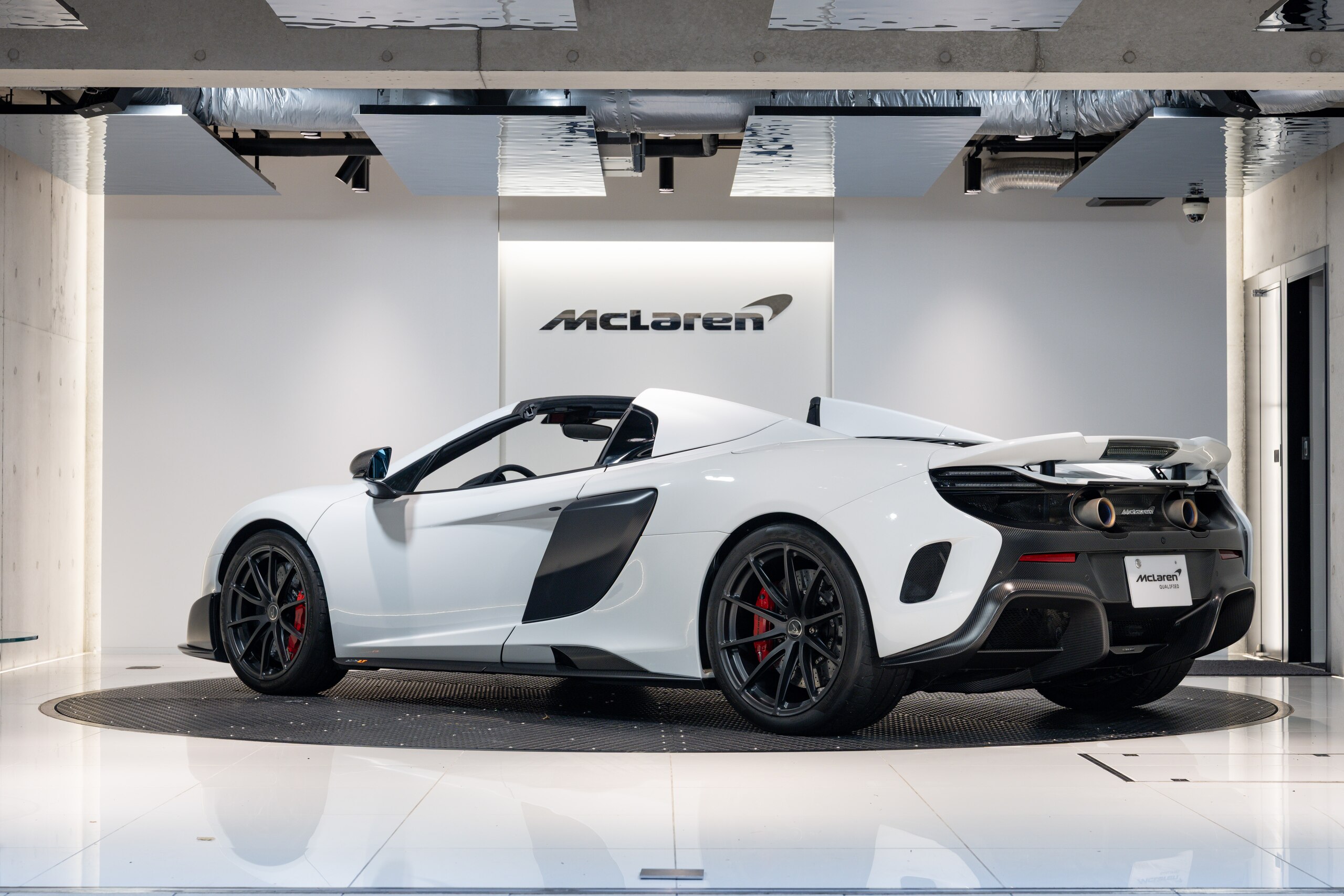 2016 McLaren 675LT Spider — Photo 6 / 23