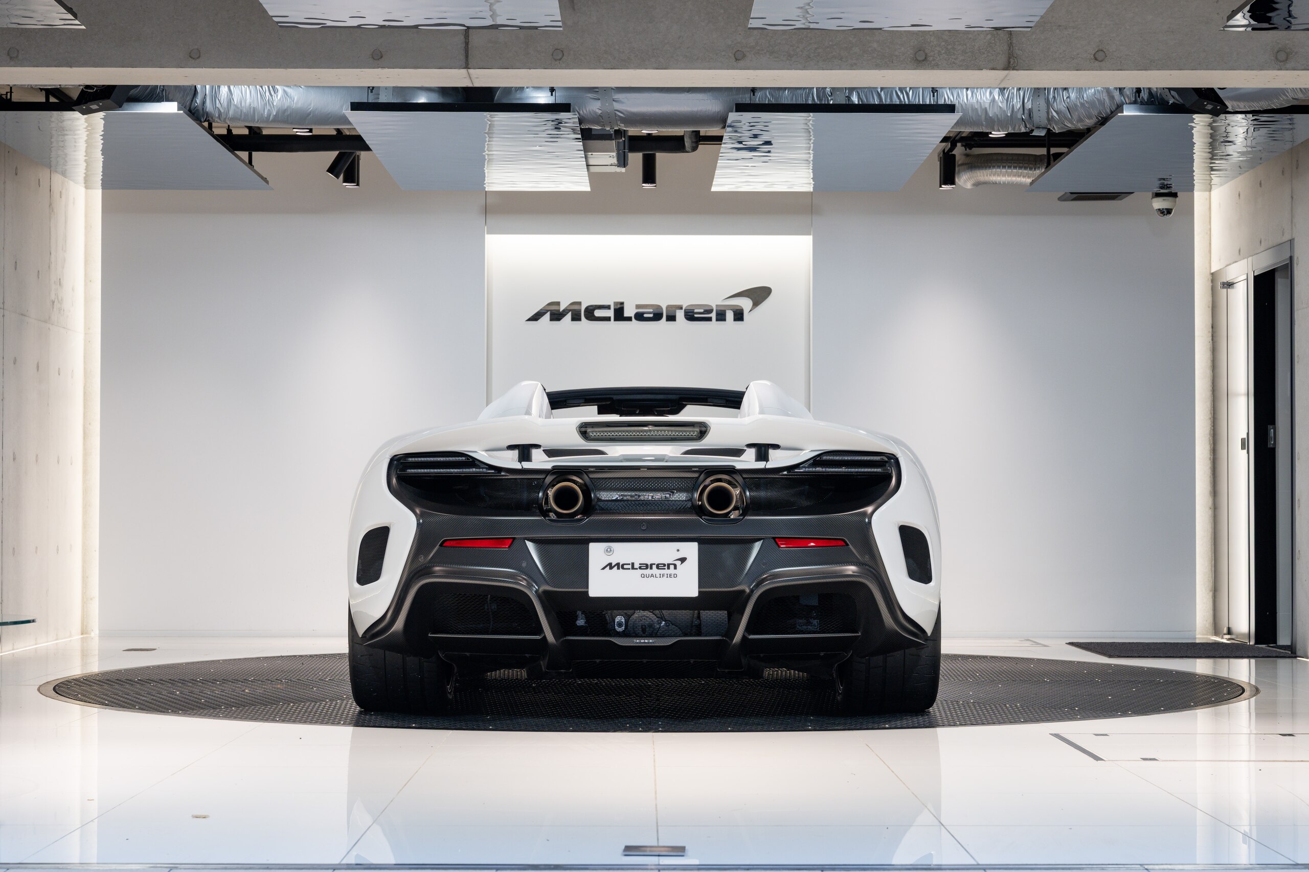 2016 McLaren 675LT Spider — Photo 7 / 23