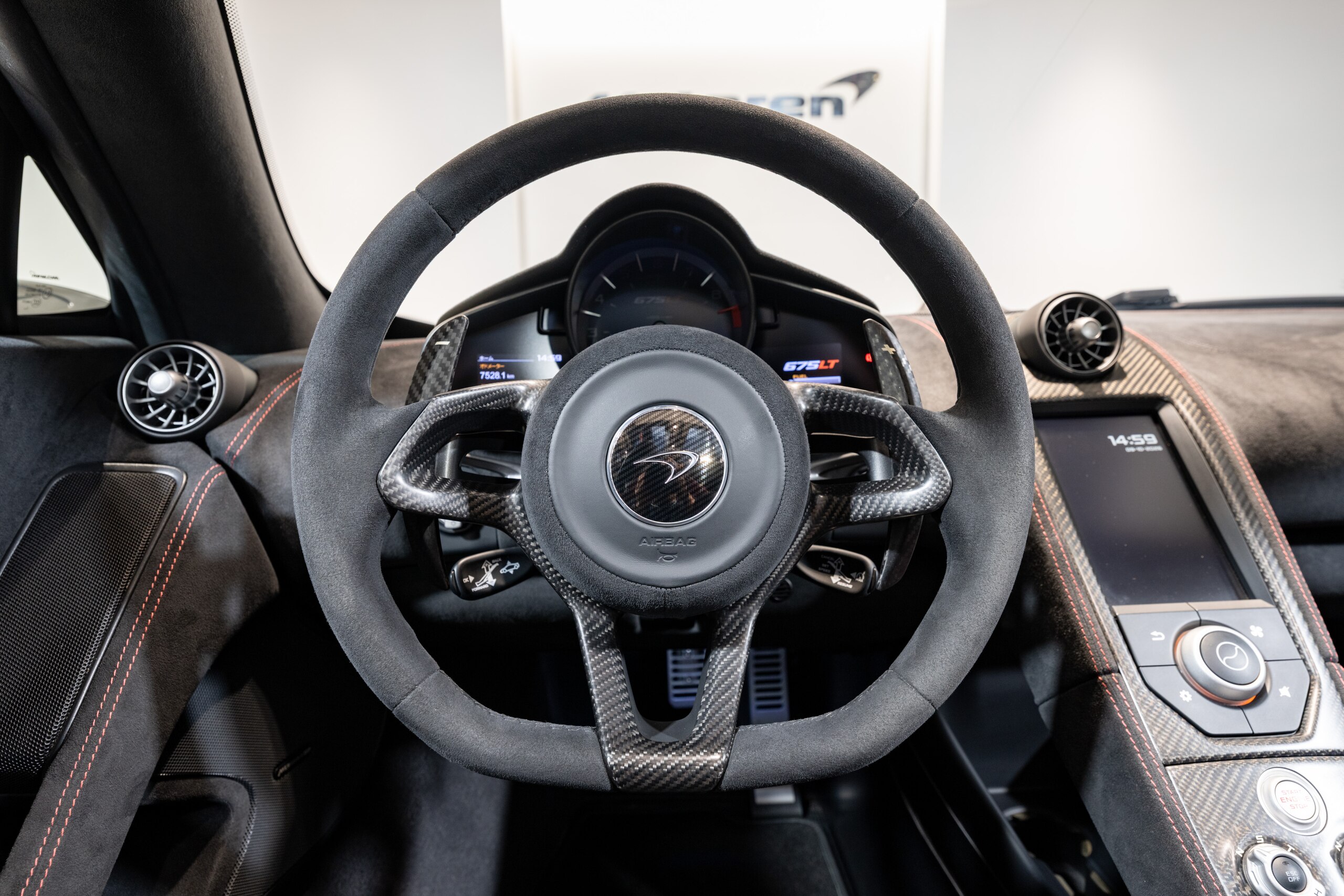 2016 McLaren 675LT Spider — Photo 9 / 23