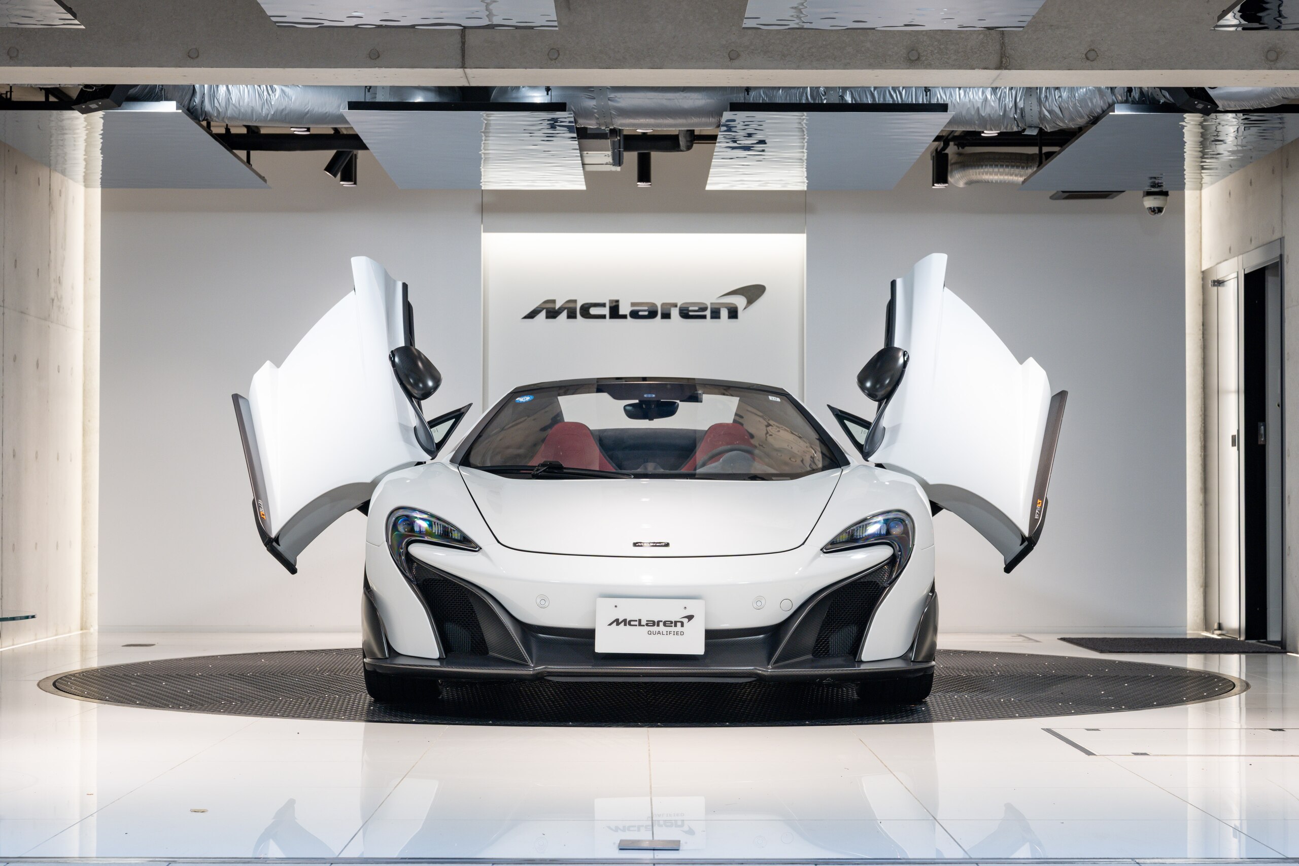 2016 McLaren 675LT Spider — Photo 11 / 23