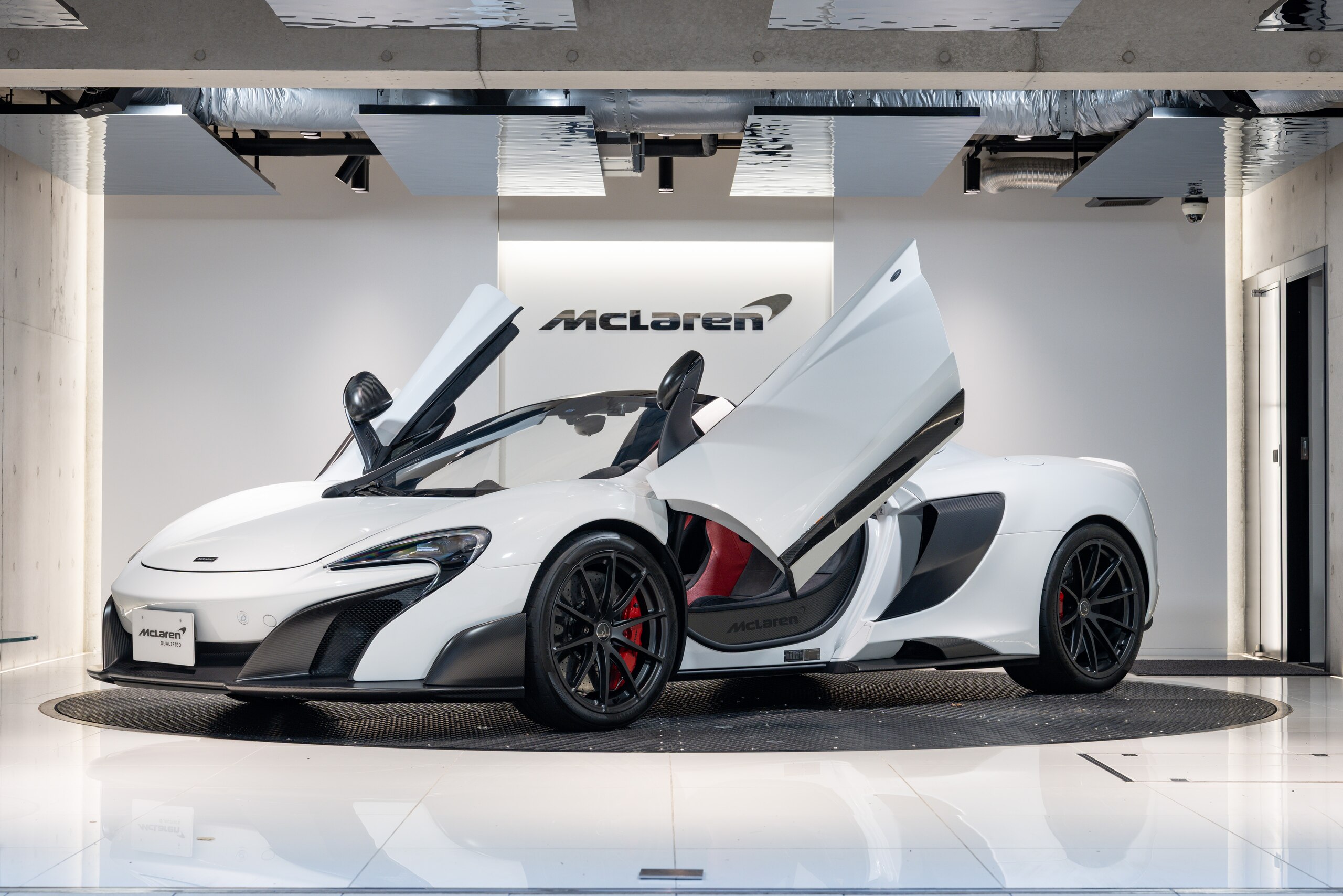 2016 McLaren 675LT Spider — Photo 12 / 23
