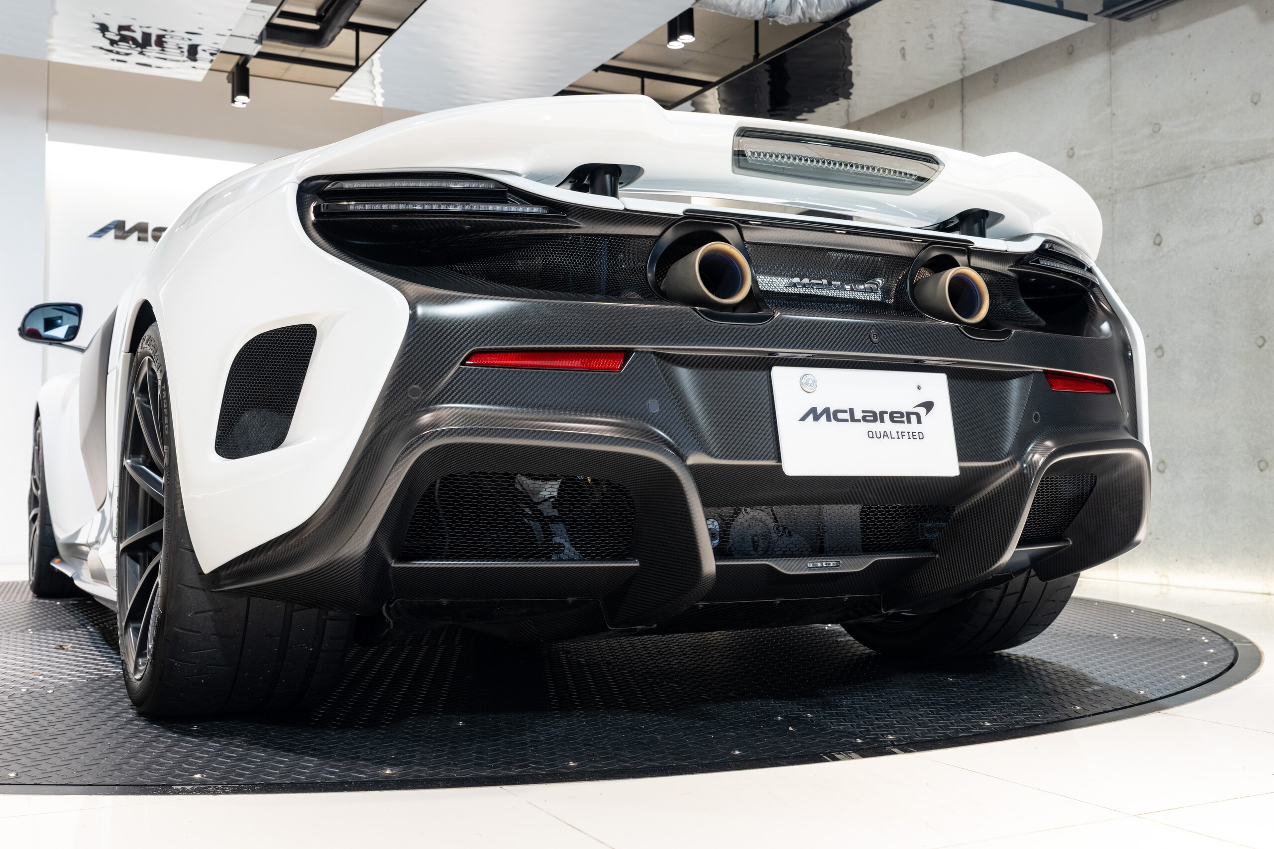 2016 McLaren 675LT Spider — Photo 13 / 23