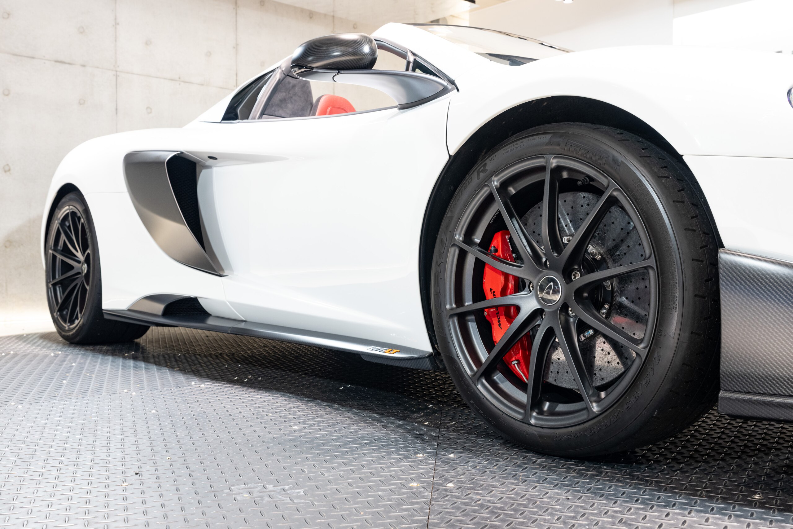 2016 McLaren 675LT Spider — Photo 20 / 23