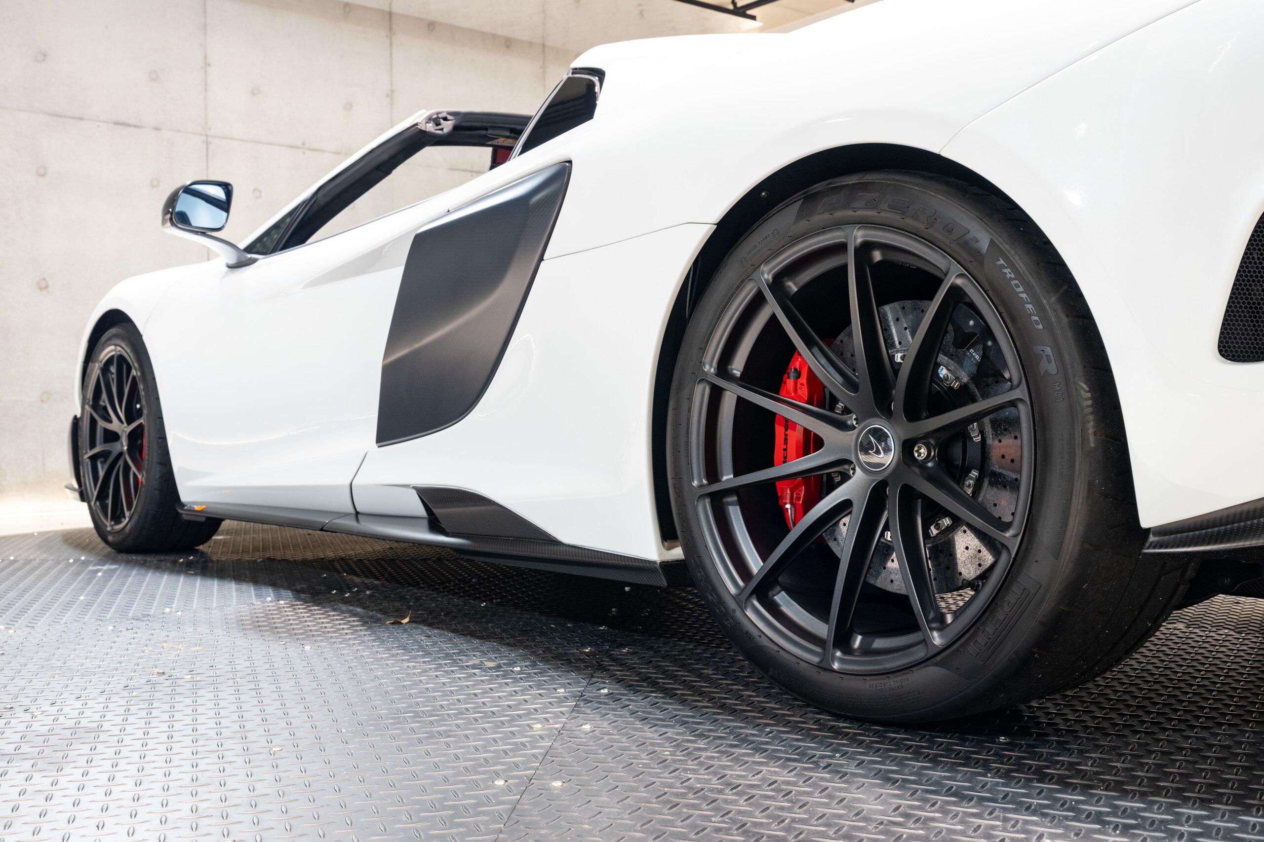 2016 McLaren 675LT Spider — Photo 21 / 23