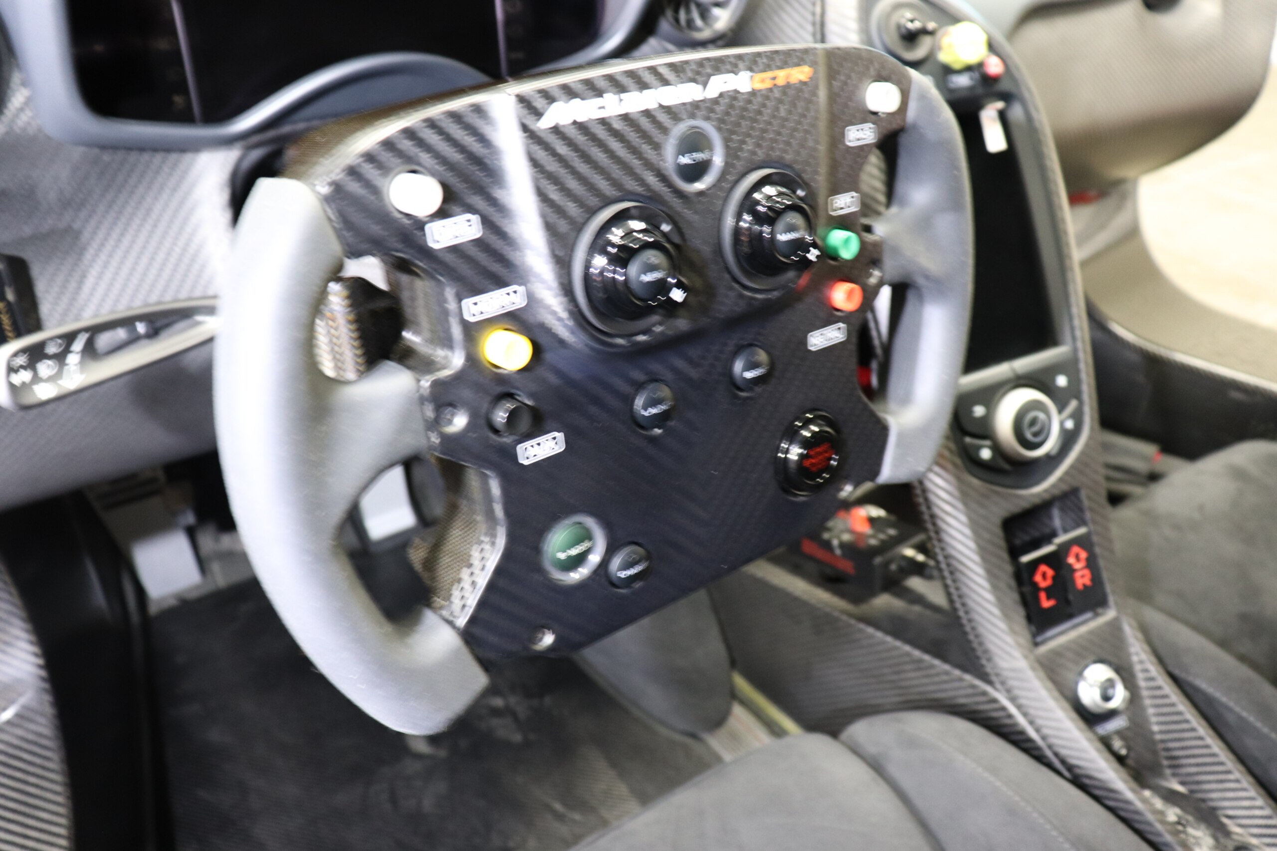 2016 McLaren P1 GTR — Photo 11 / 39