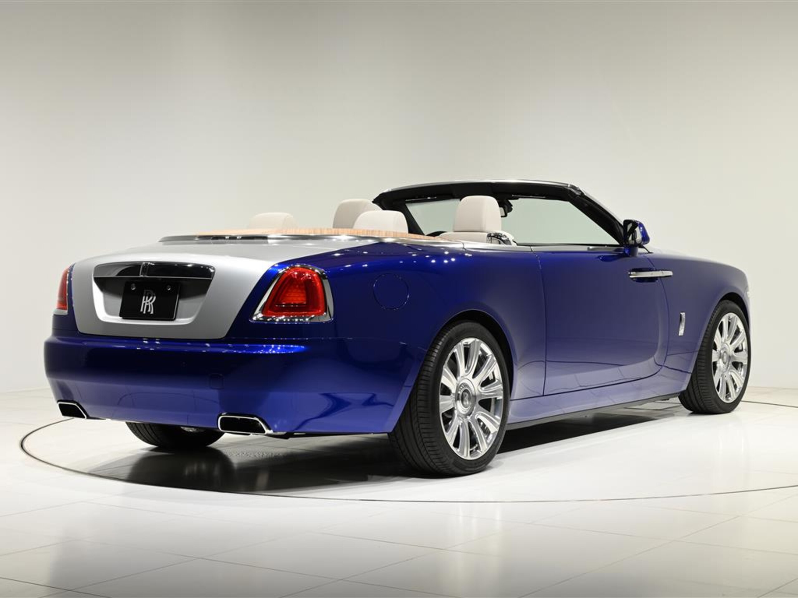 2016 Rolls-Royce Dawn — Photo 6 / 32