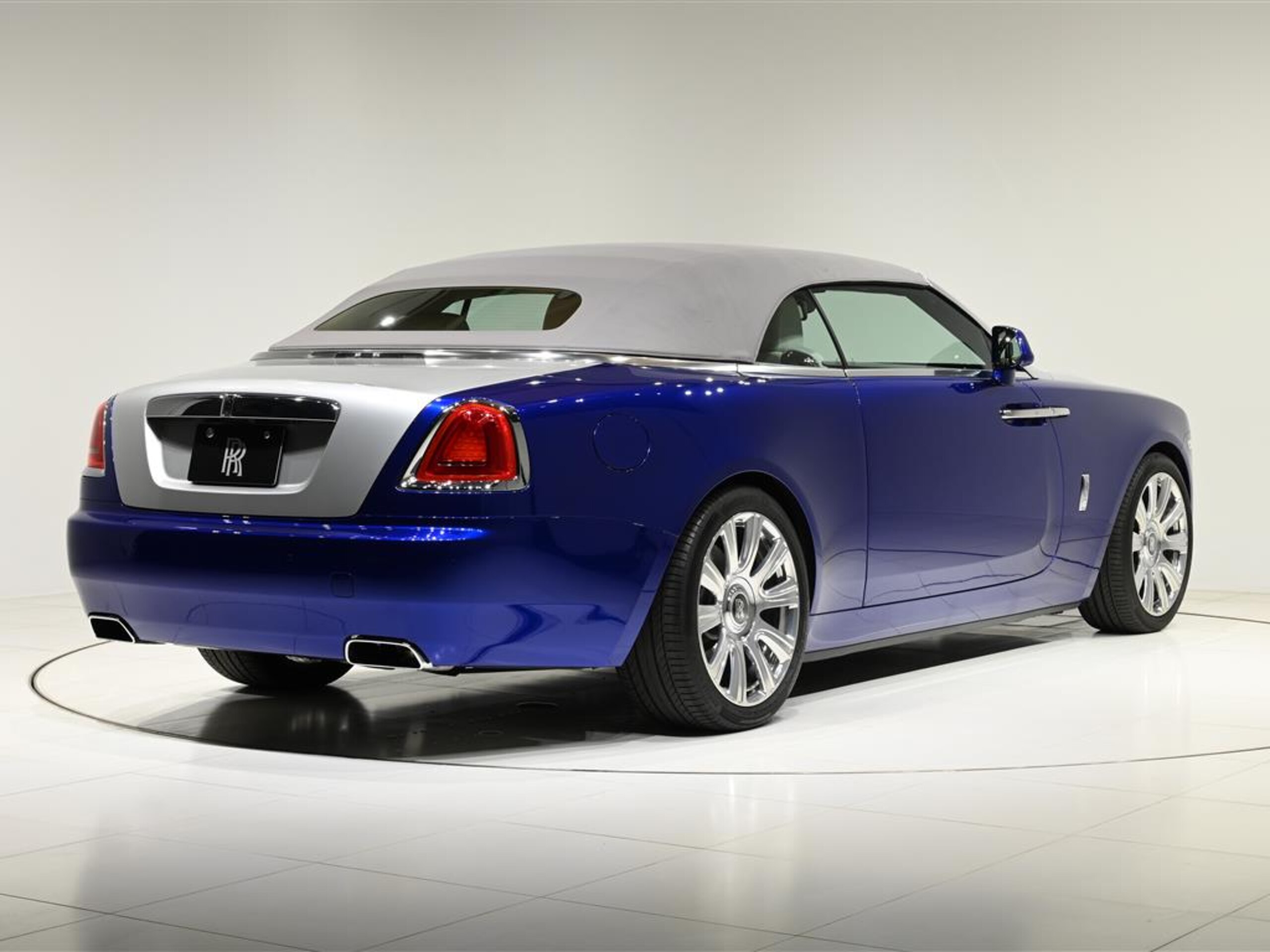 2016 Rolls-Royce Dawn — Photo 7 / 32
