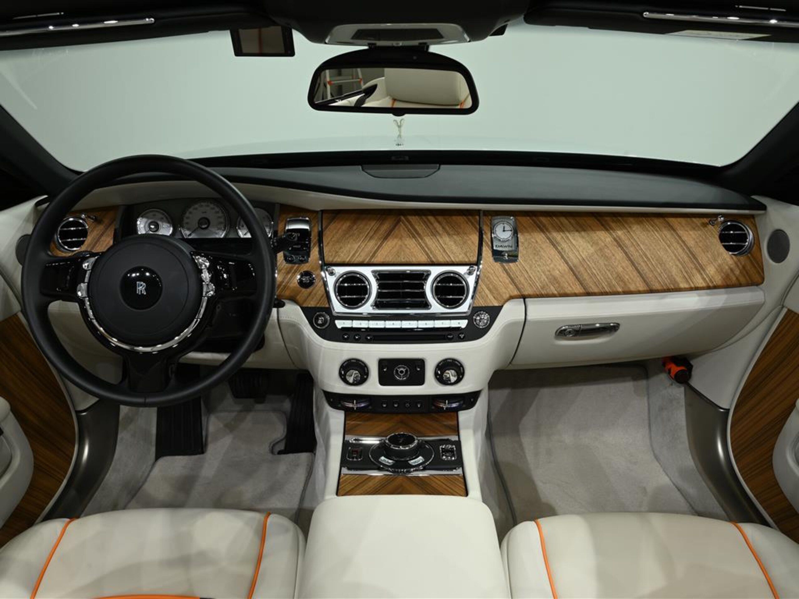 2016 Rolls-Royce Dawn — Photo 8 / 32