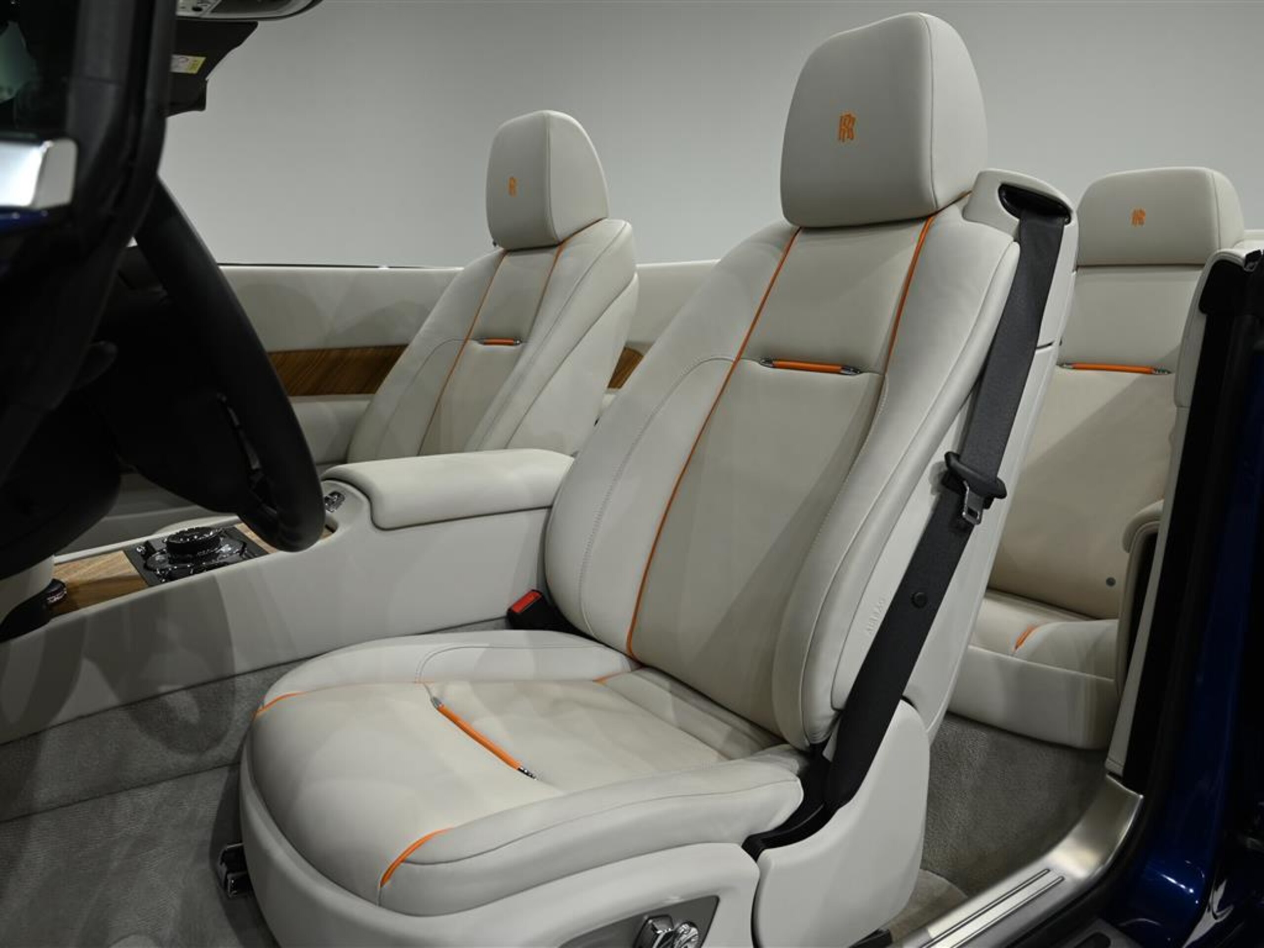 2016 Rolls-Royce Dawn — Photo 9 / 32