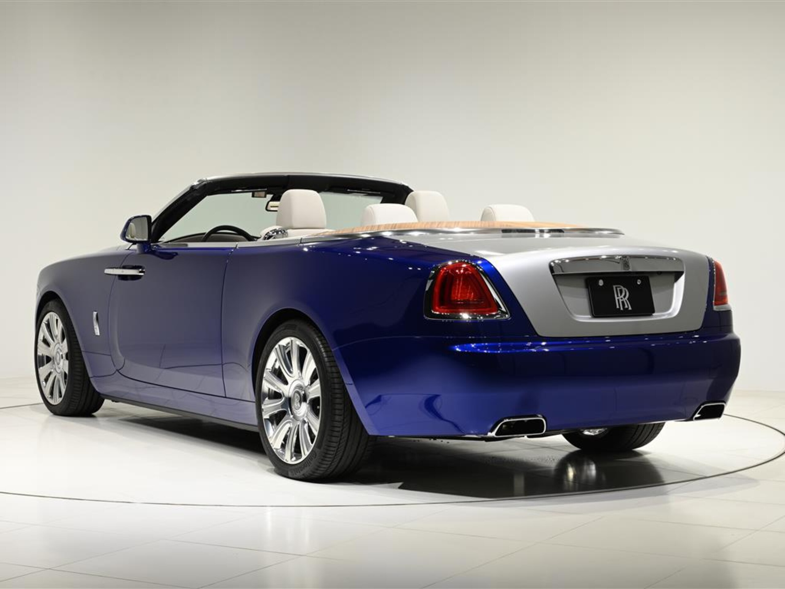 2016 Rolls-Royce Dawn — Photo 11 / 32