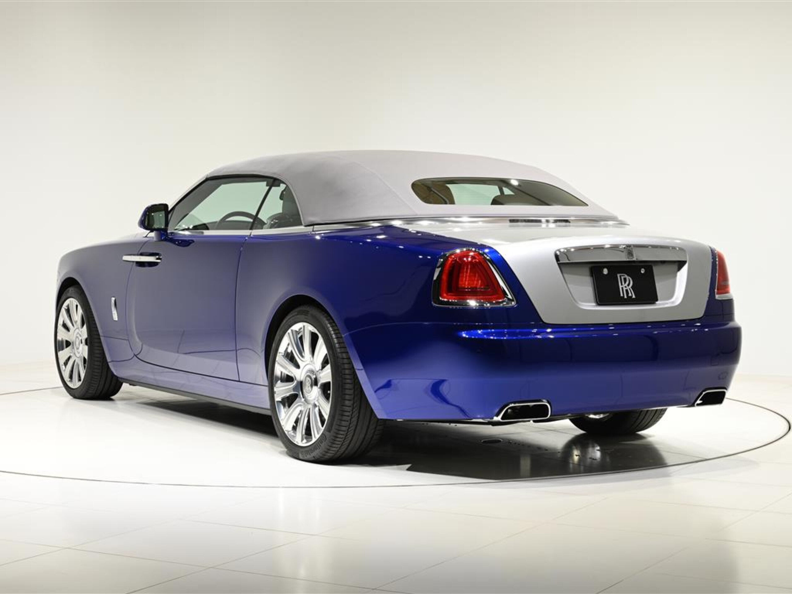 2016 Rolls-Royce Dawn — Photo 12 / 32