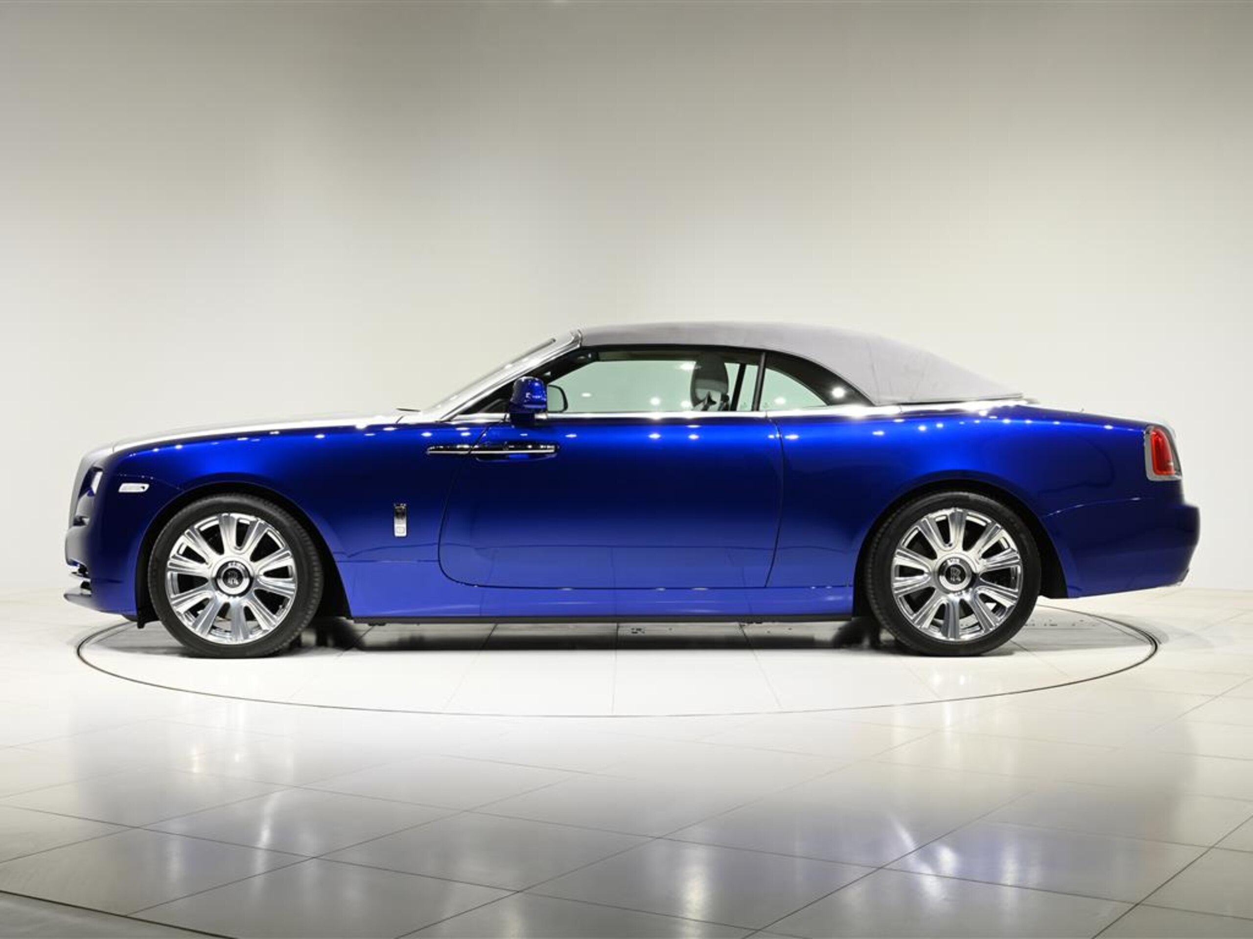 2016 Rolls-Royce Dawn — Photo 14 / 32