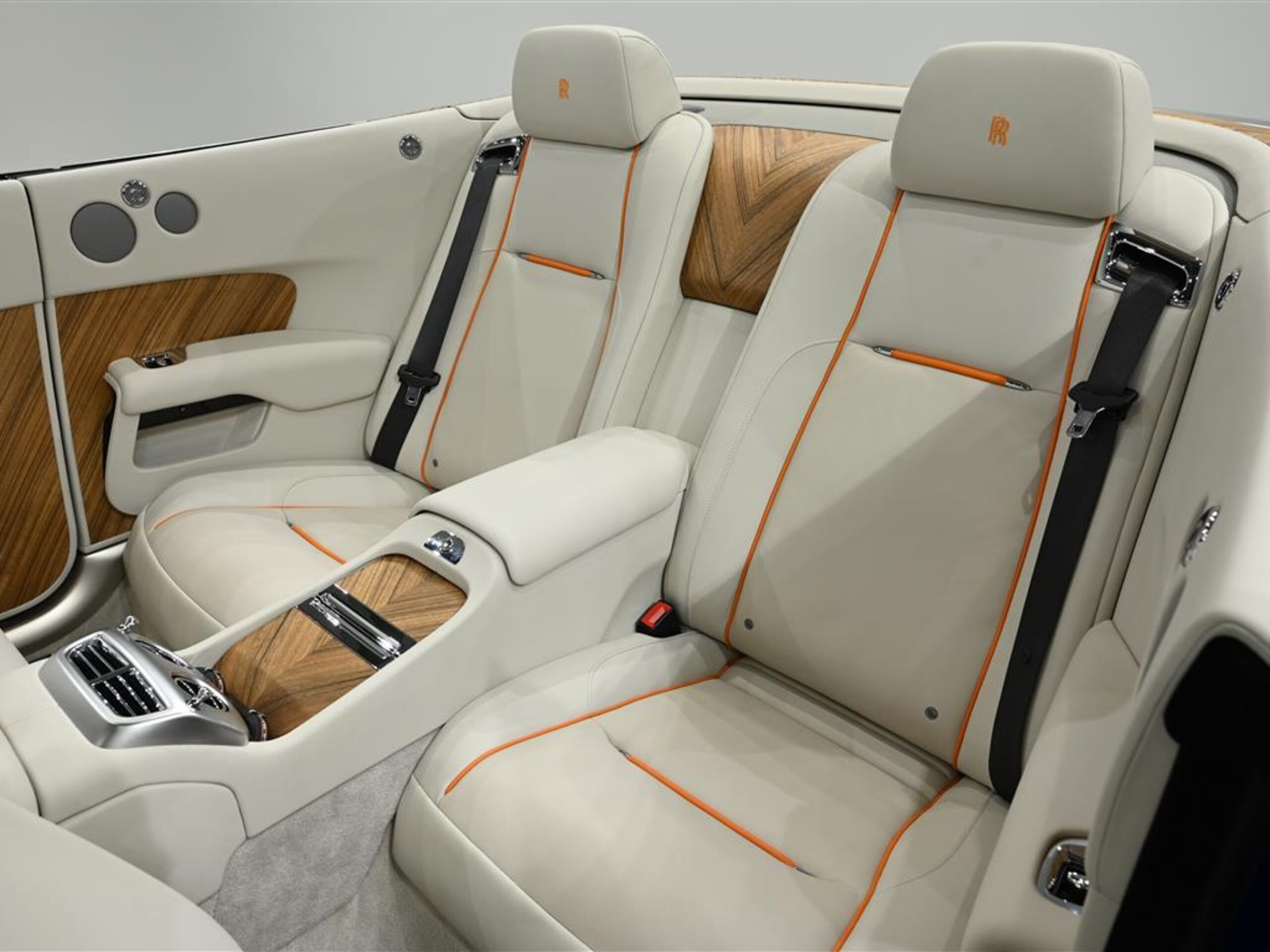 2016 Rolls-Royce Dawn — Photo 17 / 32