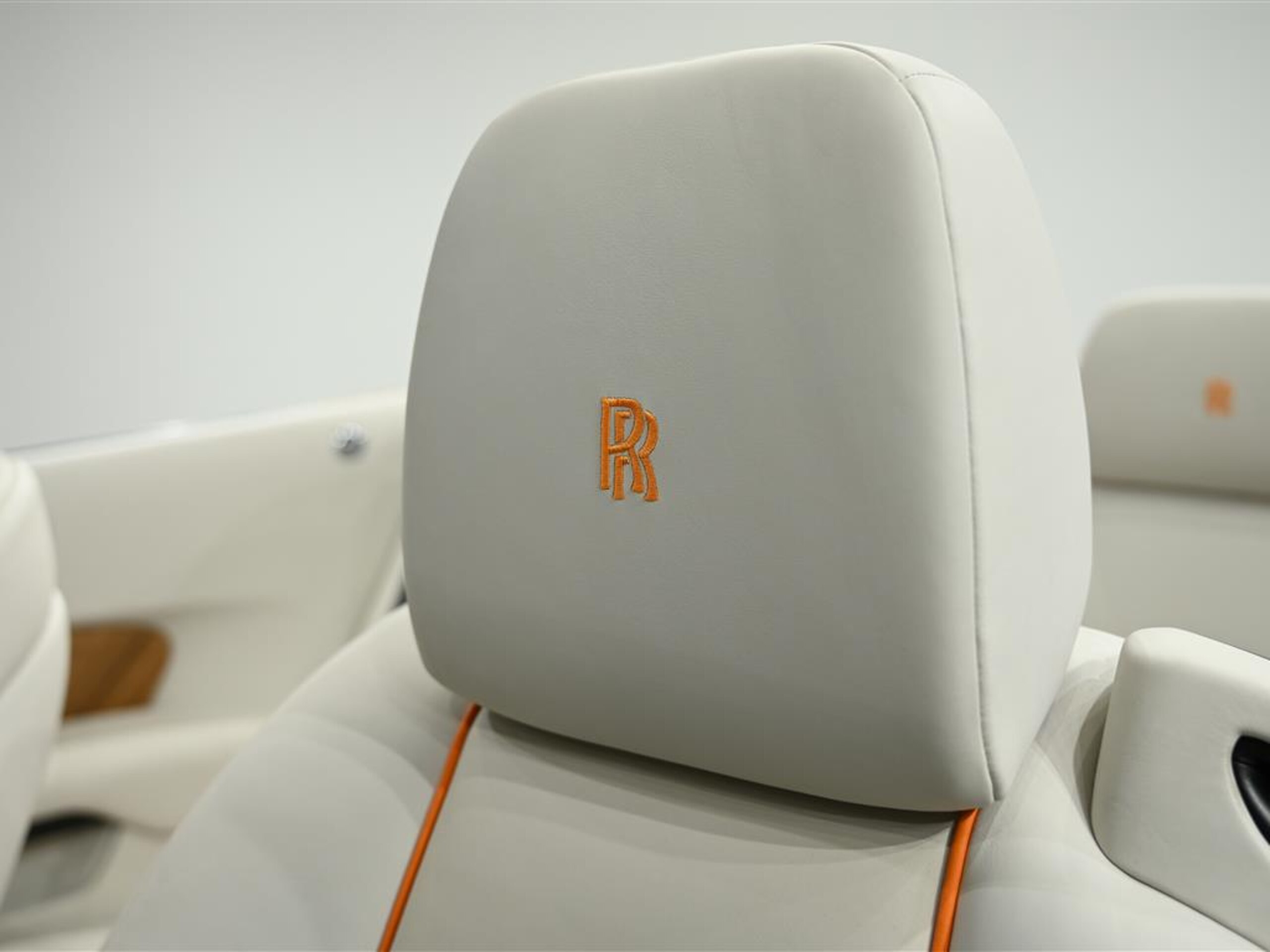 2016 Rolls-Royce Dawn — Photo 18 / 32