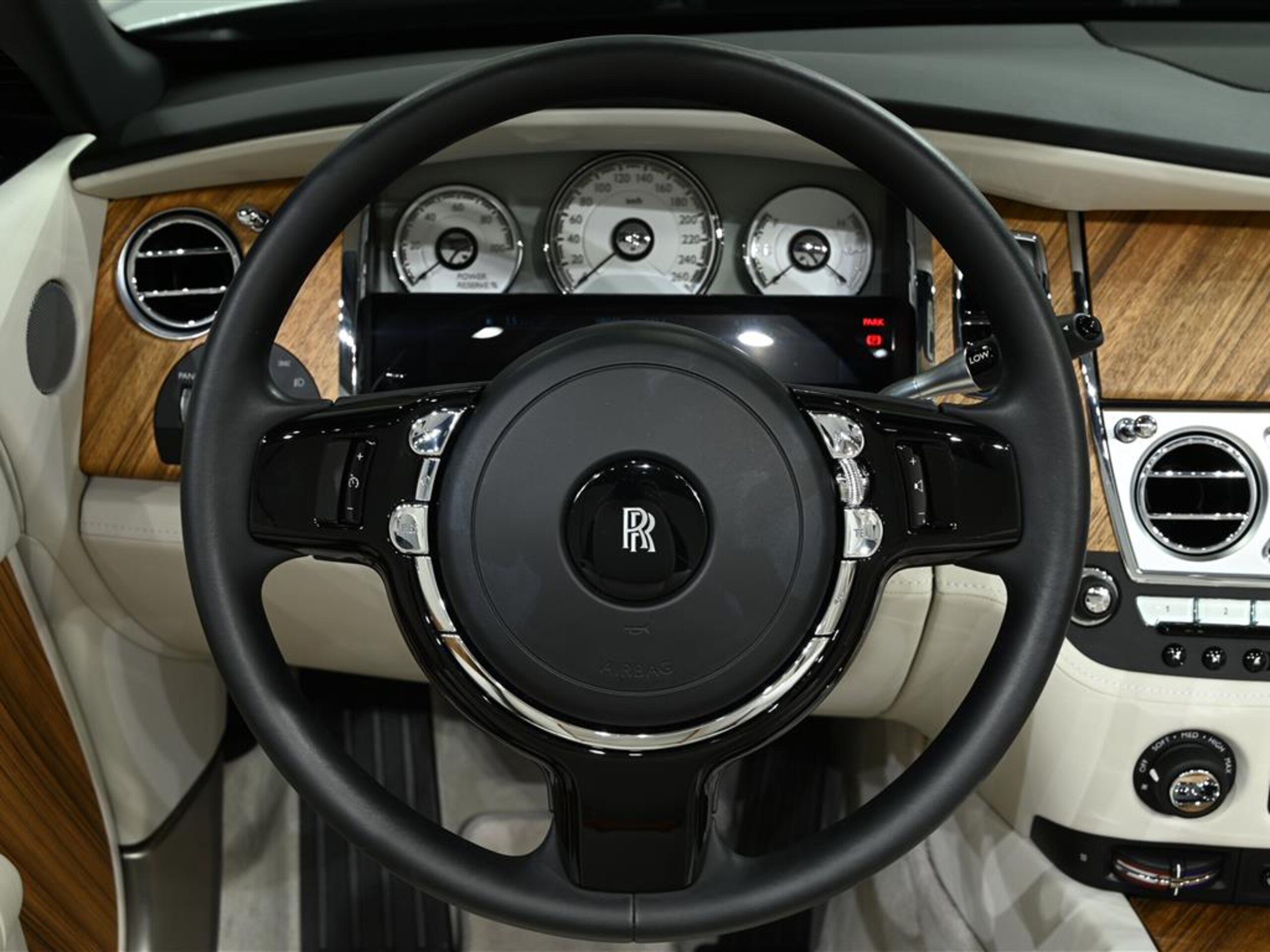 2016 Rolls-Royce Dawn — Photo 19 / 32