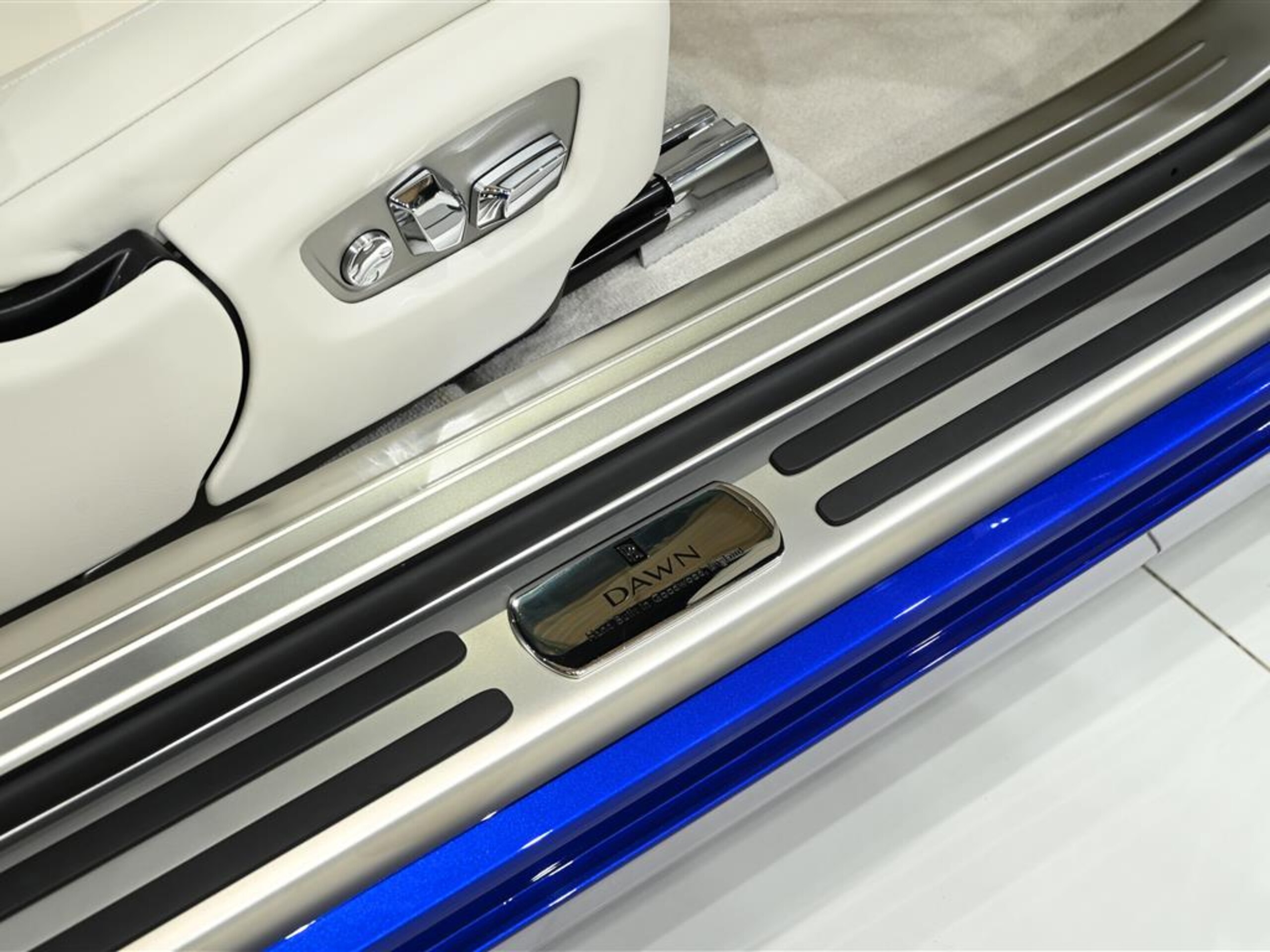 2016 Rolls-Royce Dawn — Photo 23 / 32